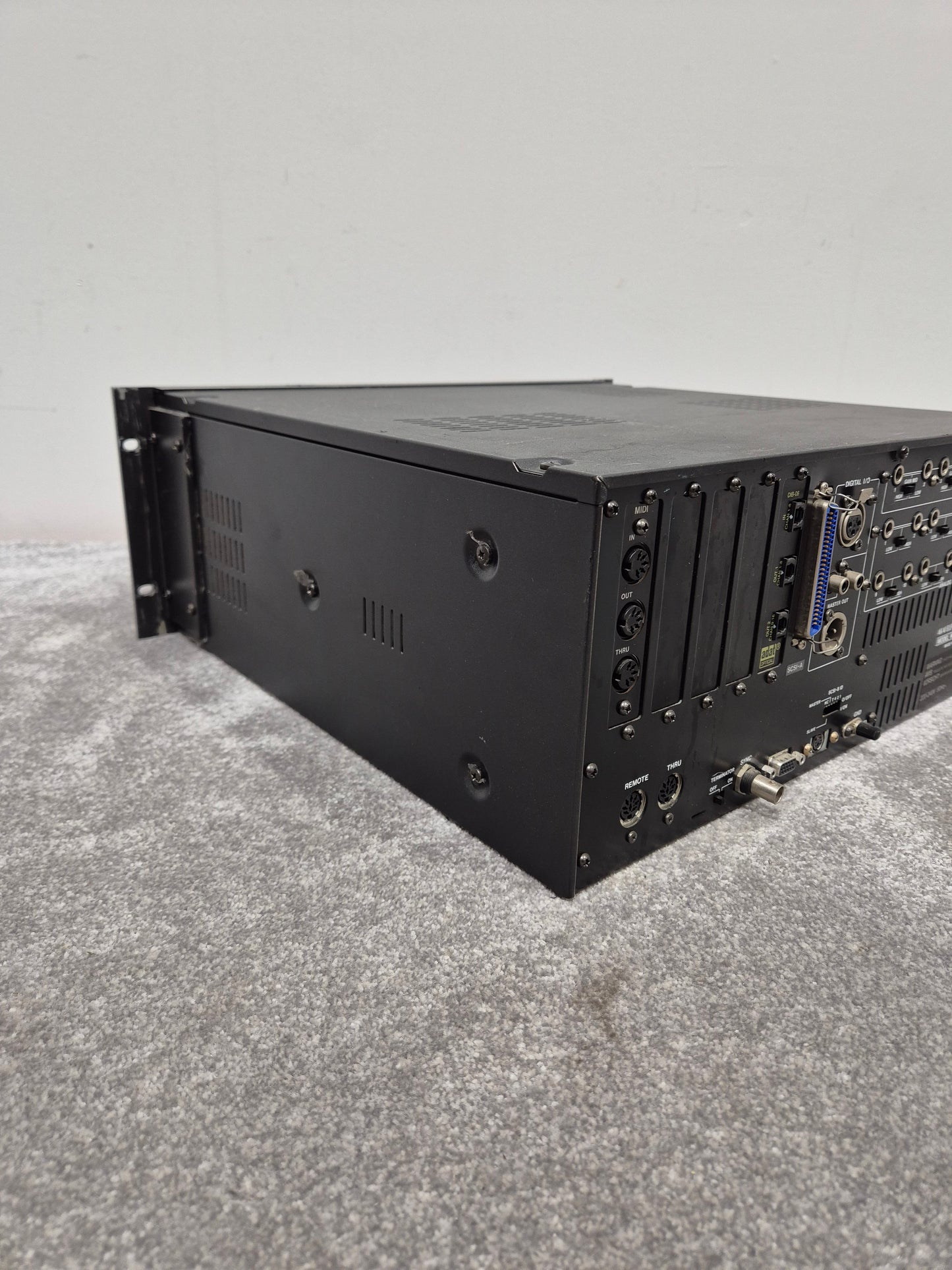 Akai DR16 - 16-Track Digital Hard Disk Recorder