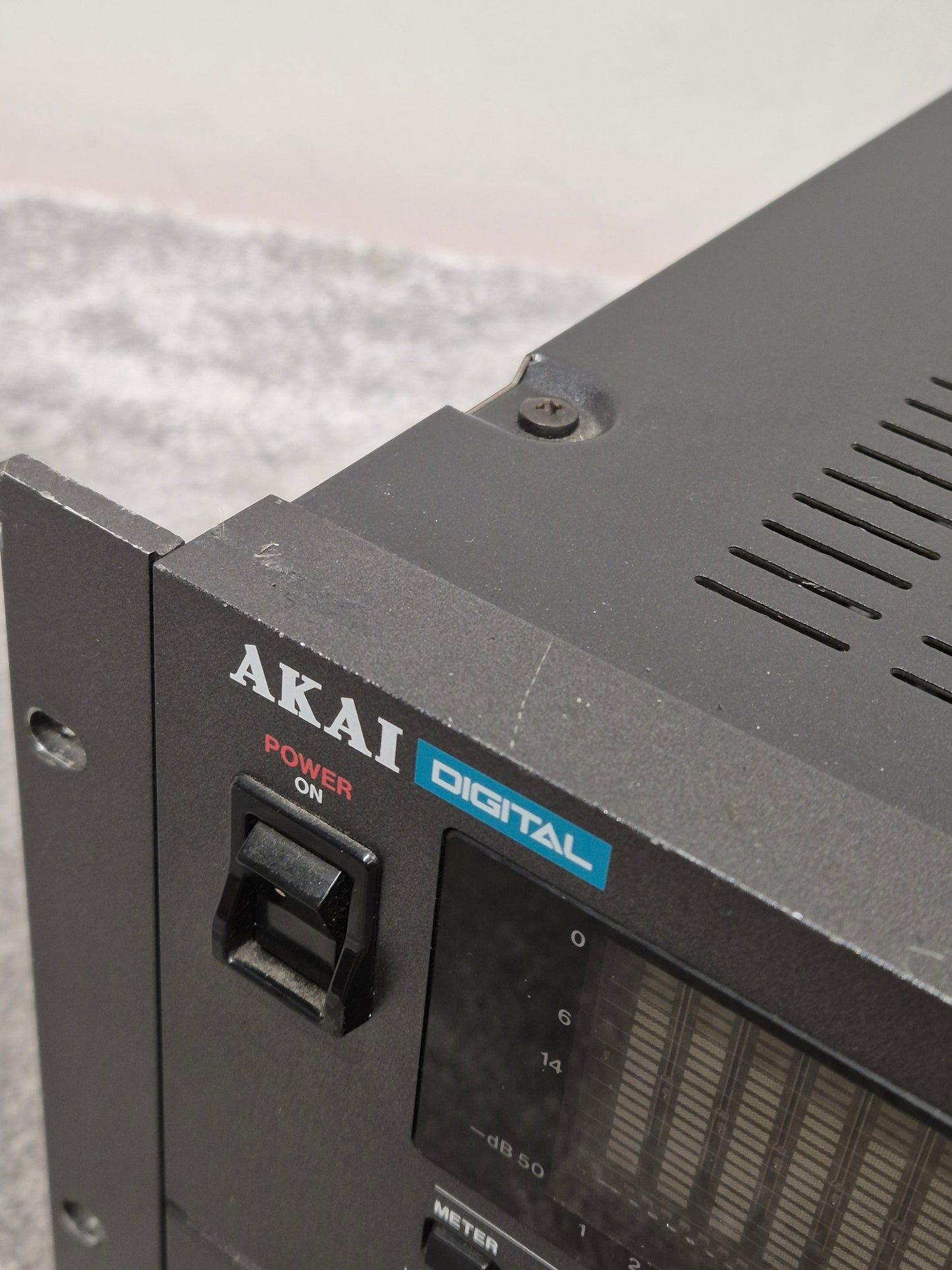 Akai DR16 - 16-Track Digital Hard Disk Recorder