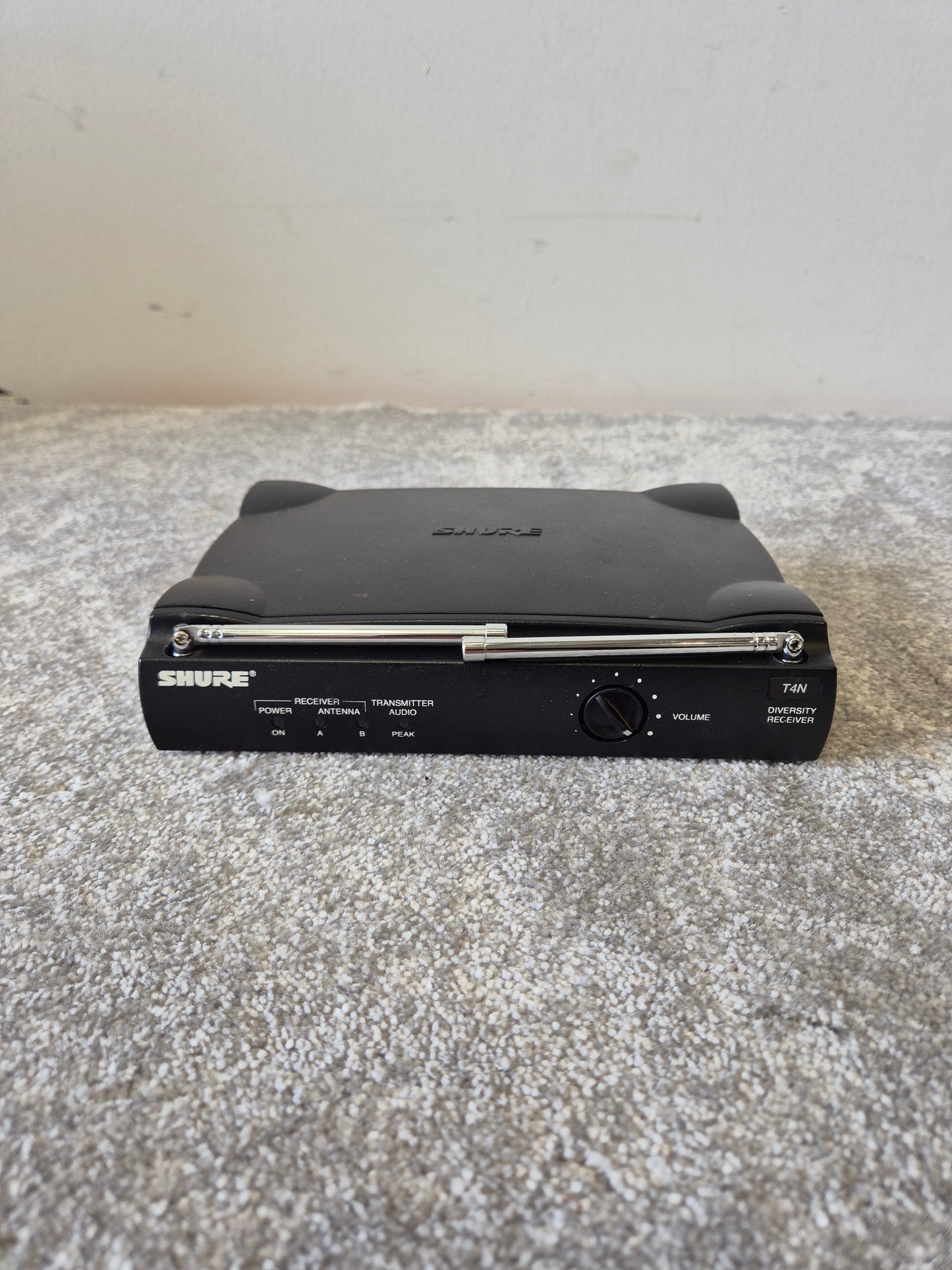 Shure T4N/SM58 - Wireless Handheld Microphone System w/ Case - Good