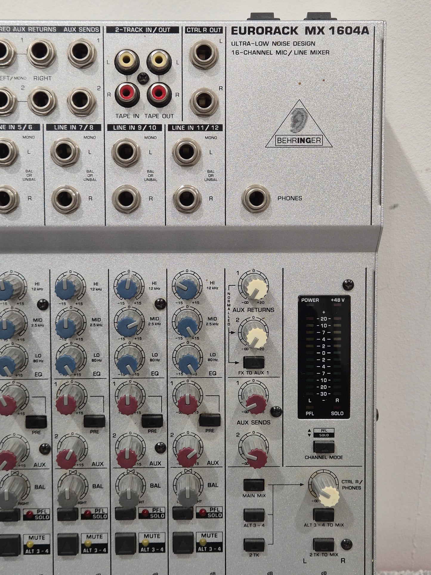 Behringer Eurorack MX1604A - 16-Channel Mixer - Excellent