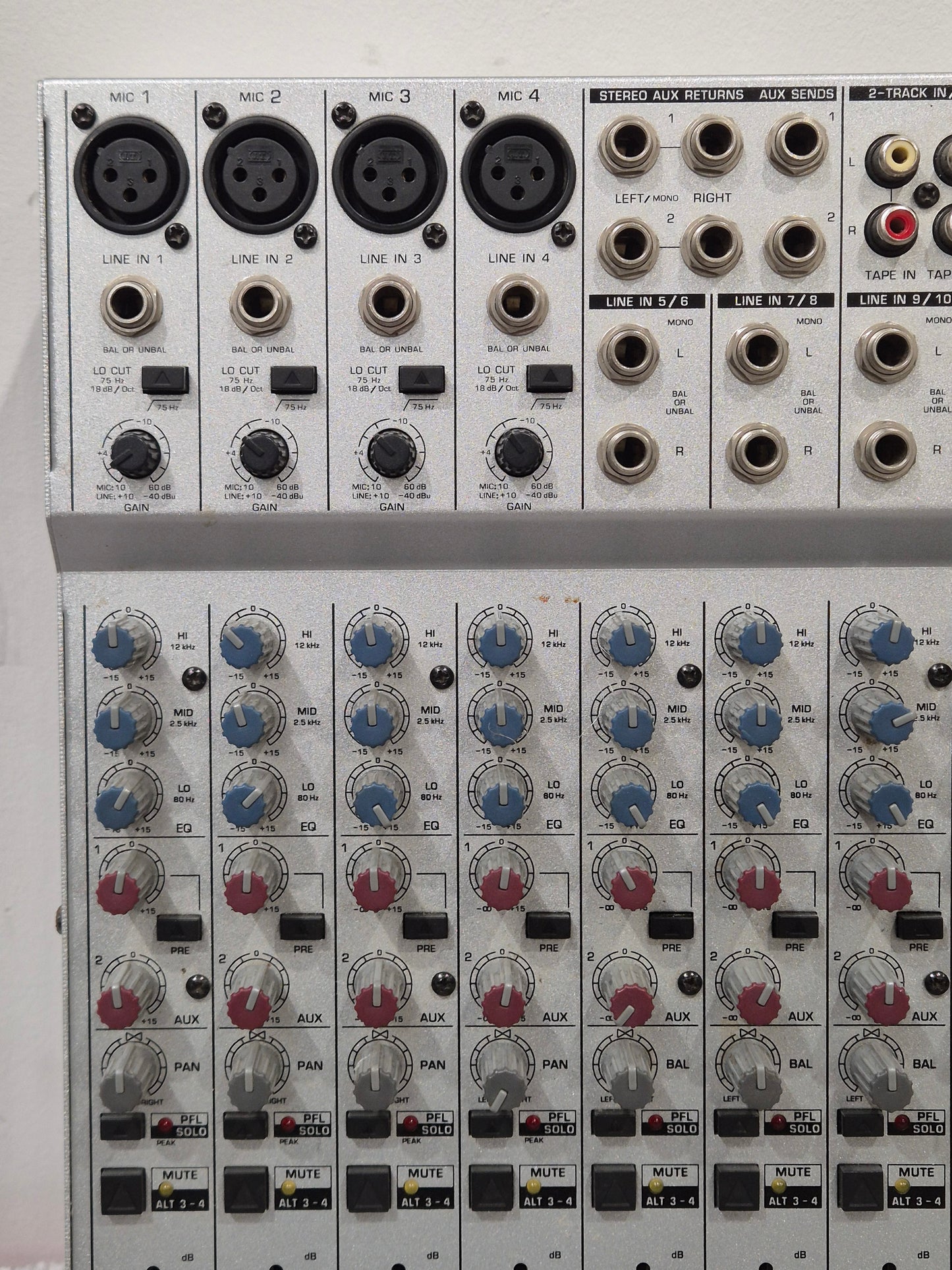 Behringer Eurorack MX1604A - 16-Channel Mixer - Excellent