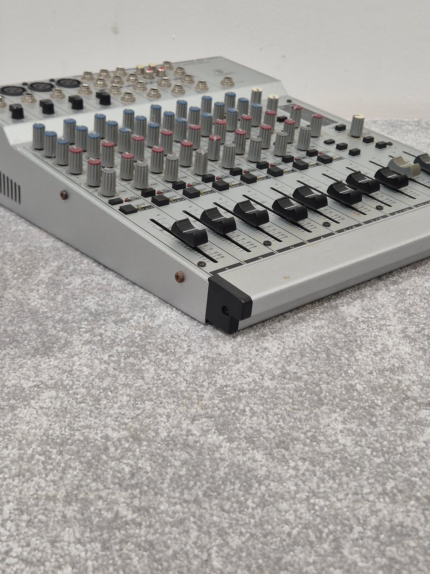 Behringer Eurorack MX1604A - 16-Channel Mixer - Excellent