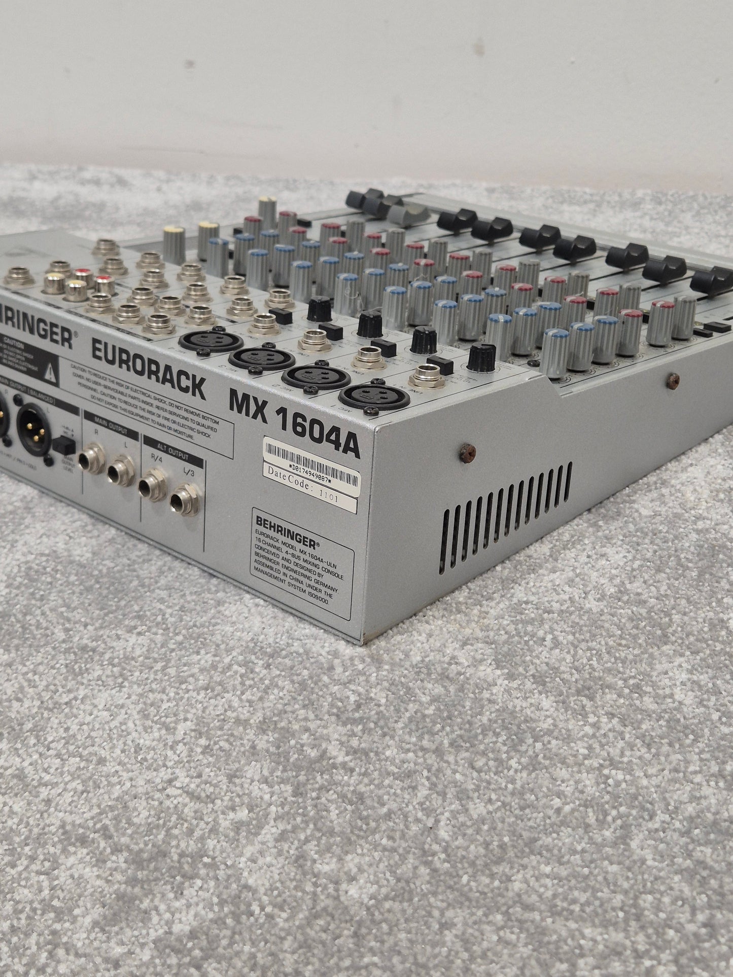 Behringer Eurorack MX1604A - 16-Channel Mixer - Excellent