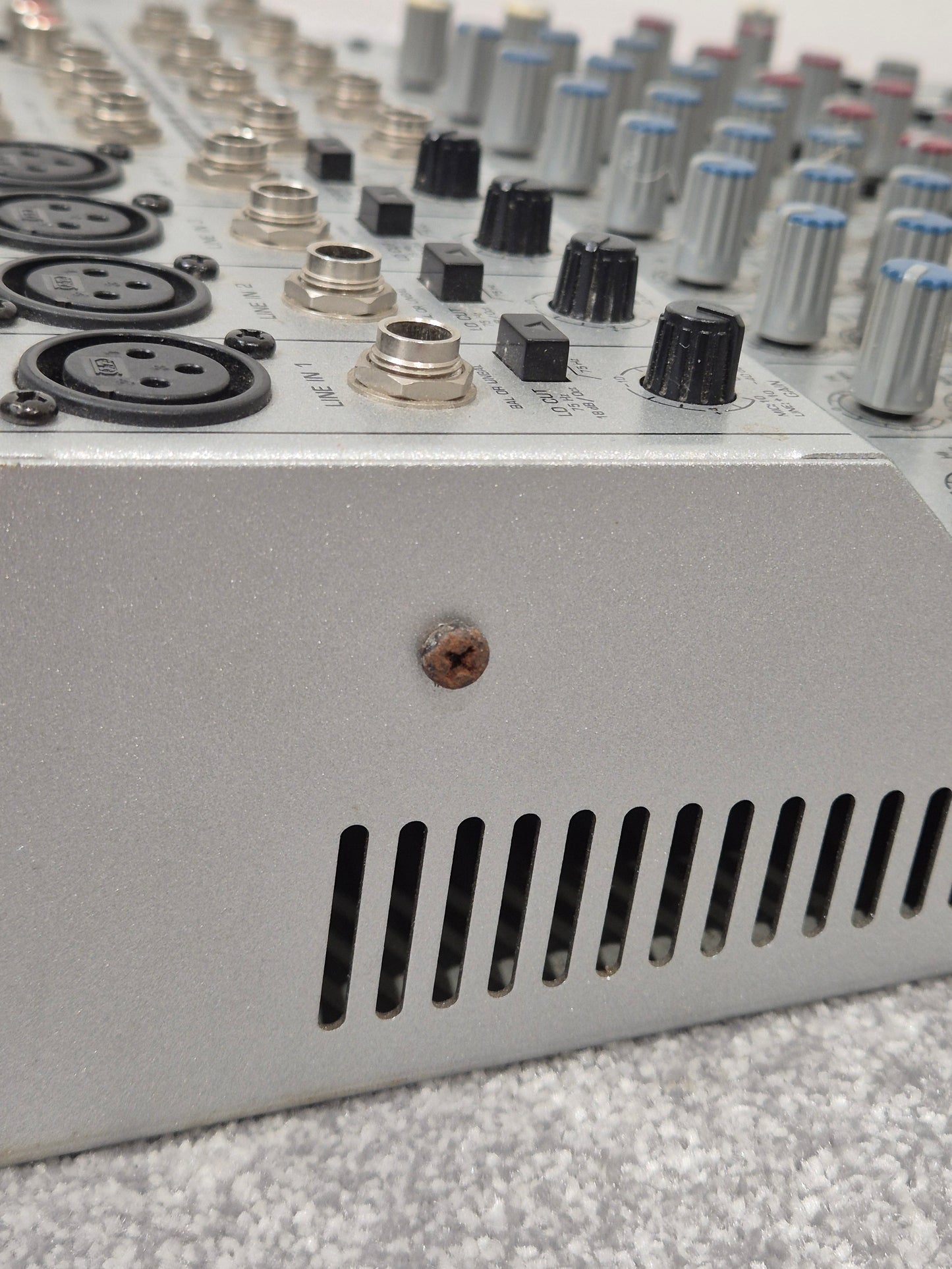 Behringer Eurorack MX1604A - 16-Channel Mixer - Excellent