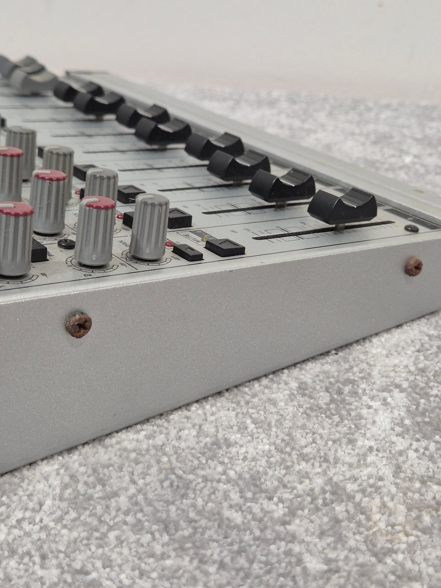 Behringer Eurorack MX1604A - 16-Channel Mixer - Excellent