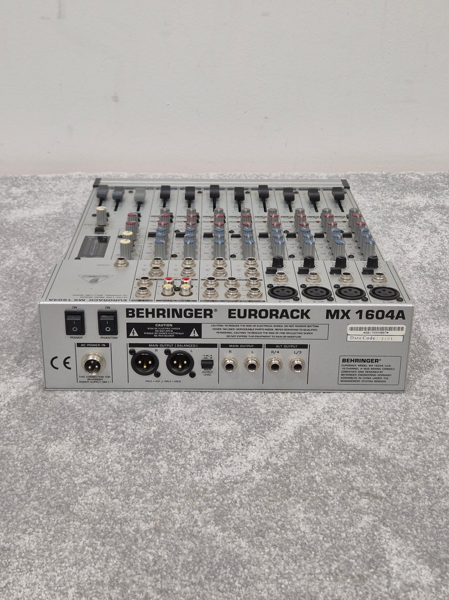 Behringer Eurorack MX1604A - 16-Channel Mixer - Excellent