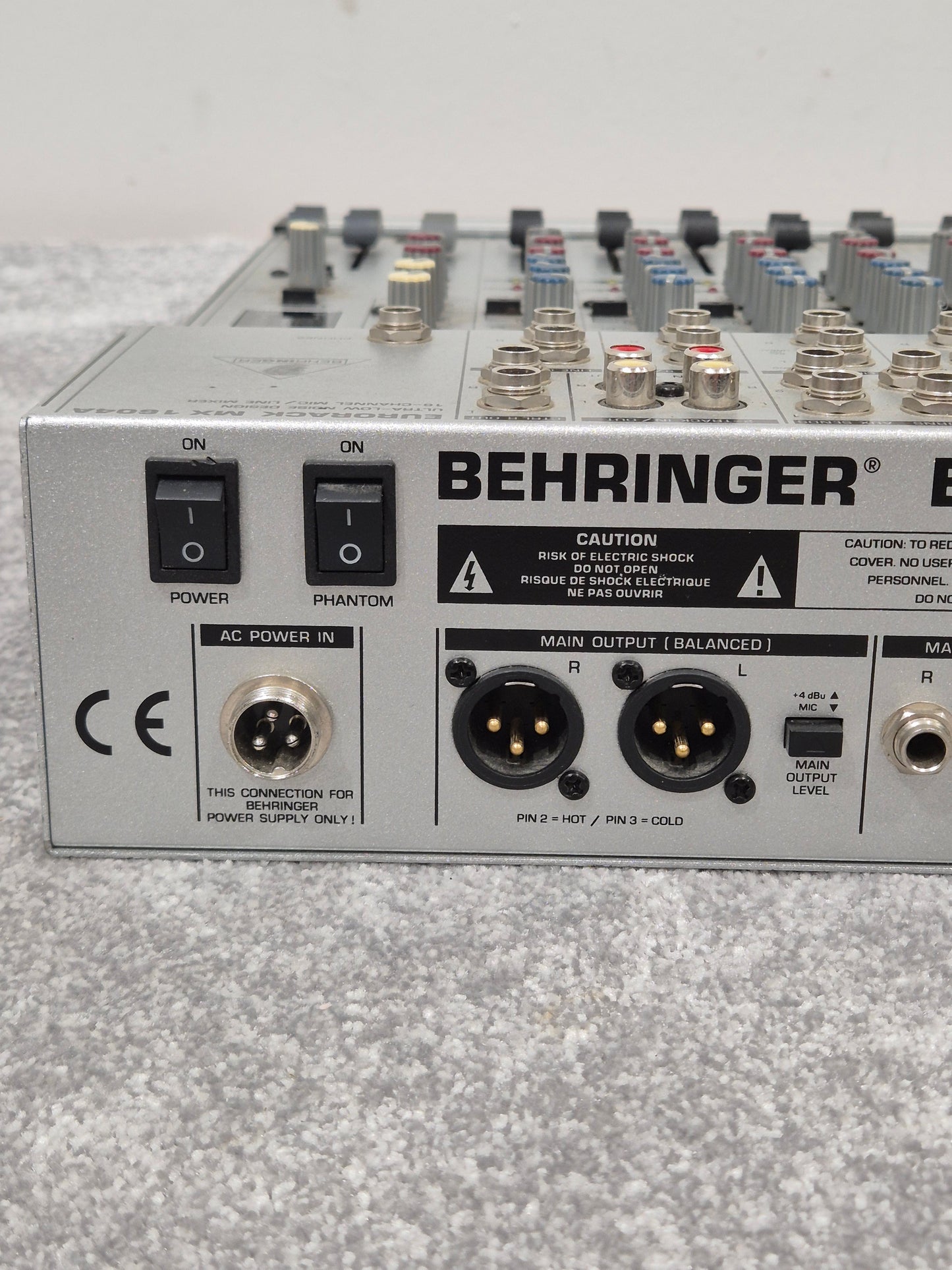 Behringer Eurorack MX1604A - 16-Channel Mixer - Excellent