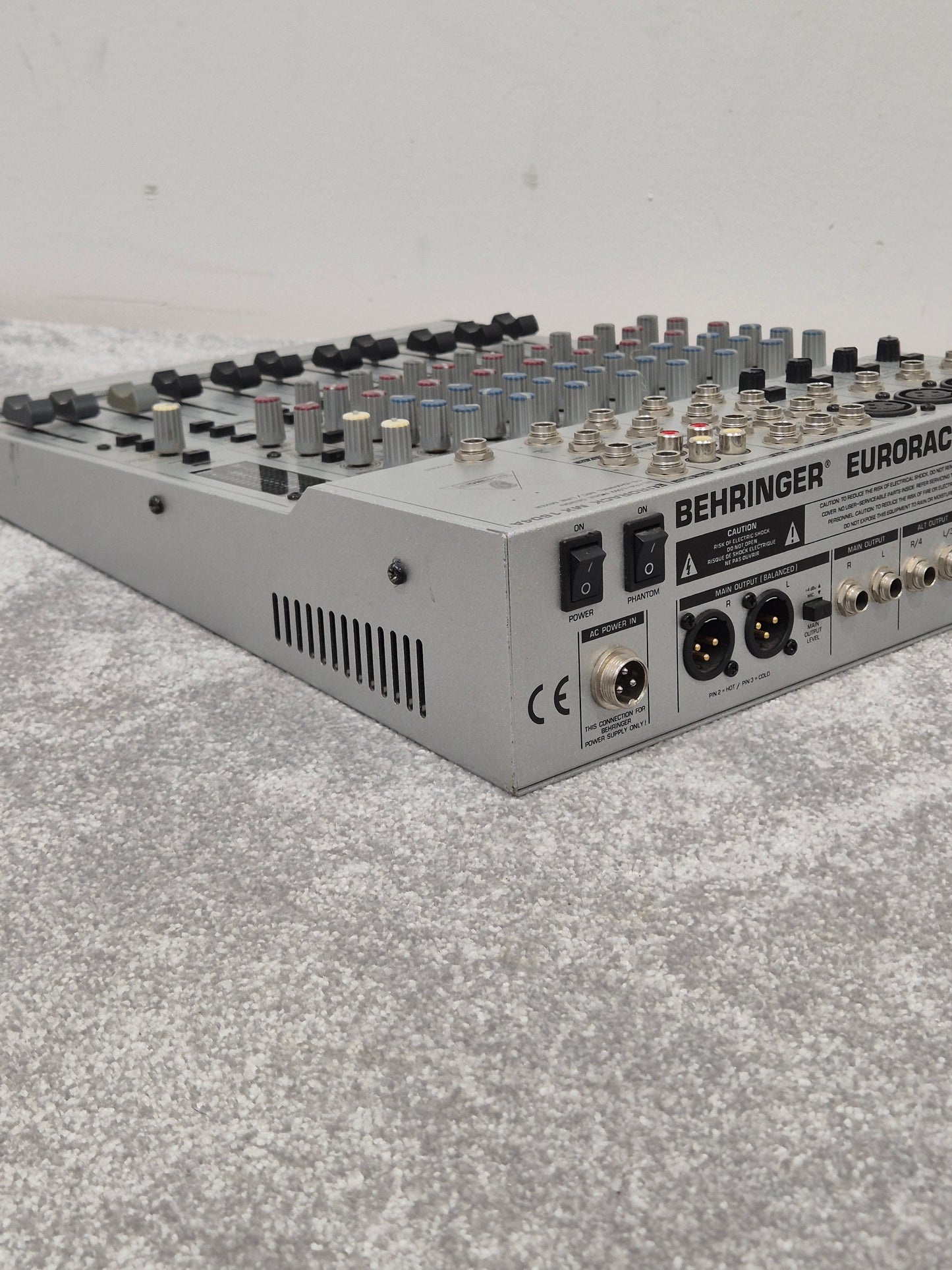 Behringer Eurorack MX1604A - 16-Channel Mixer - Excellent
