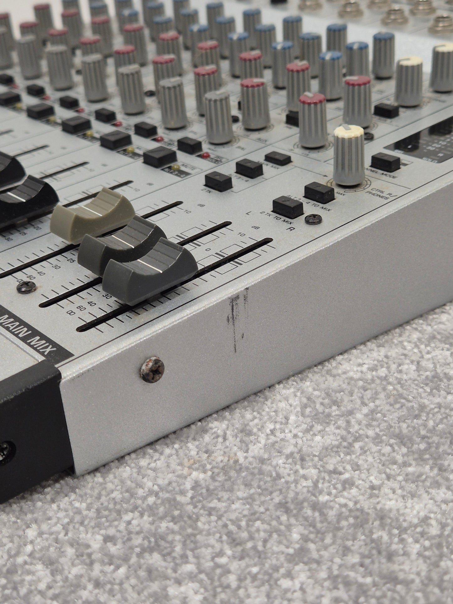 Behringer Eurorack MX1604A - 16-Channel Mixer - Excellent
