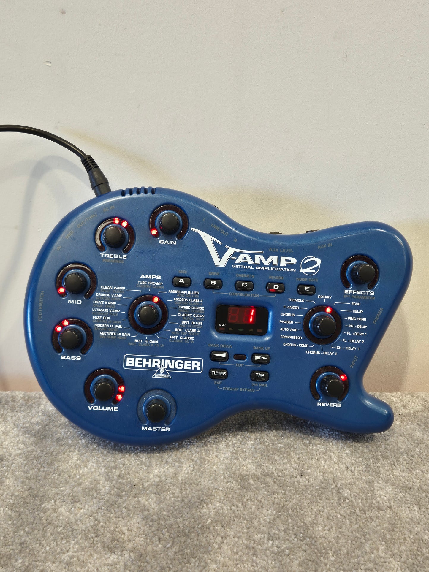 Behringer V-Amp 2 - Virtual Guitar Amplifier w/ Soft Bag - Very Good