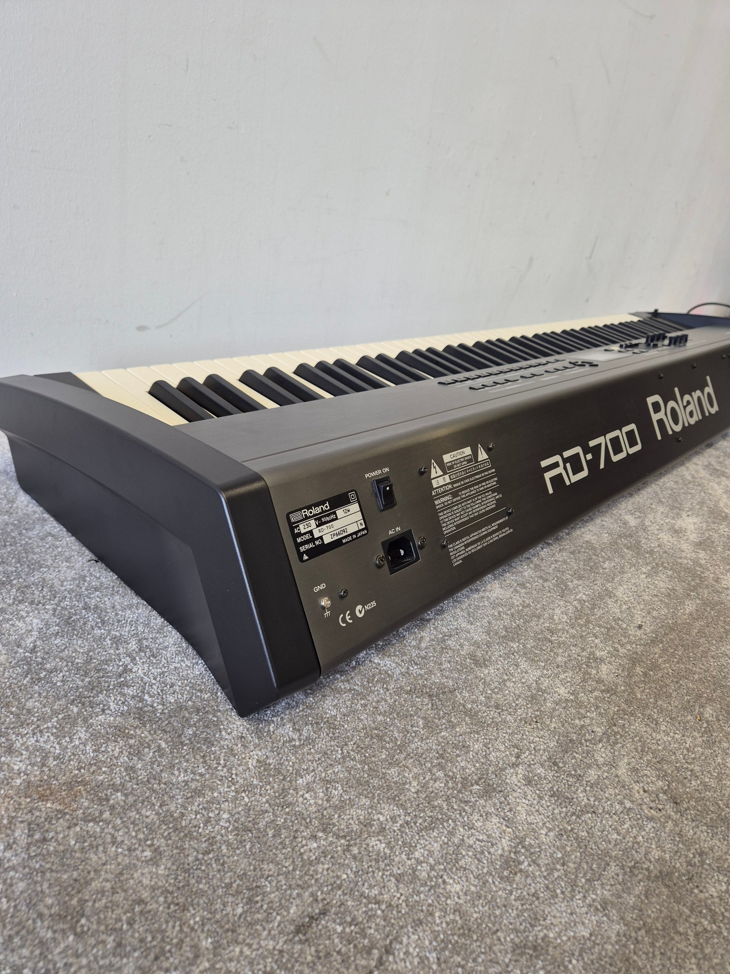 Roland RD-700 - Digital Stage Piano (Read Description)