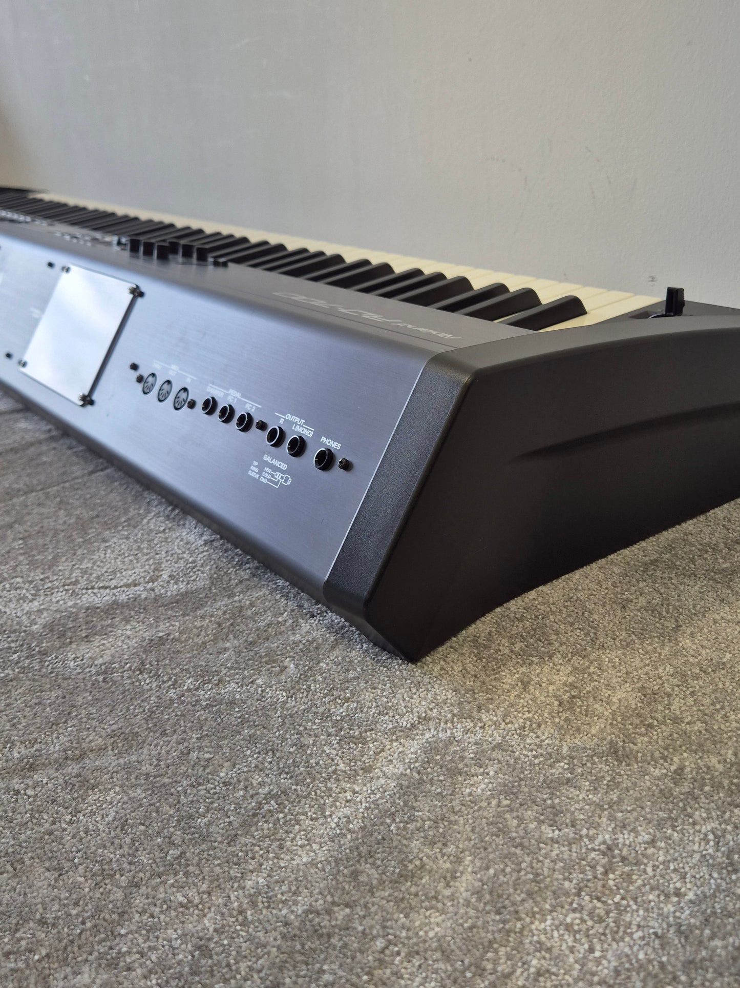 Roland RD-700 - Digital Stage Piano (Read Description)