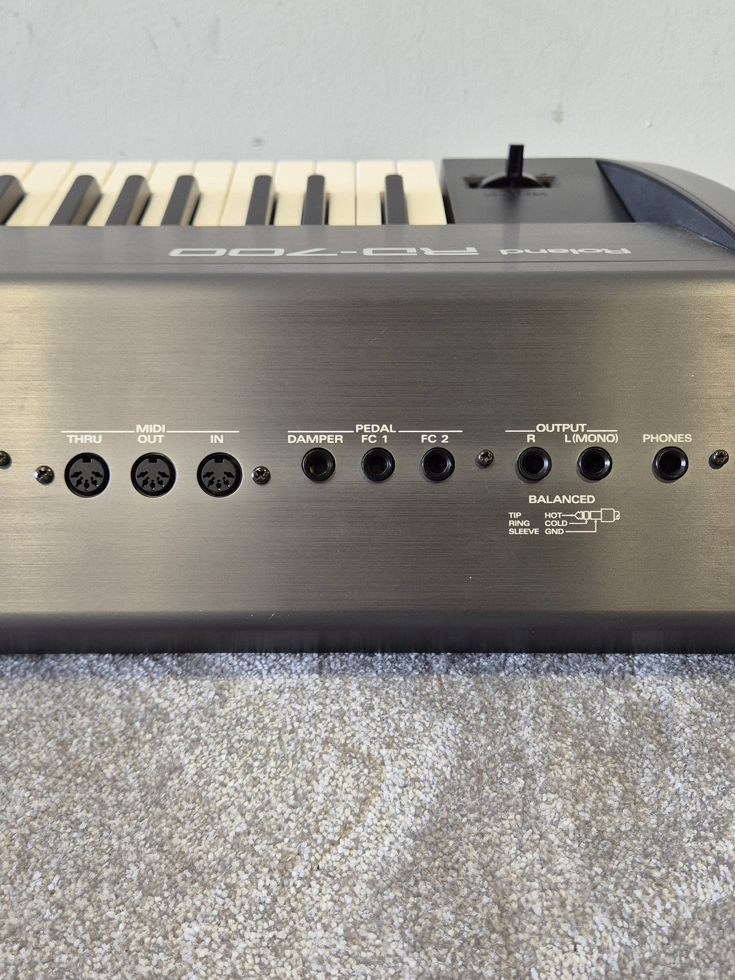 Roland RD-700 - Digital Stage Piano (Read Description)
