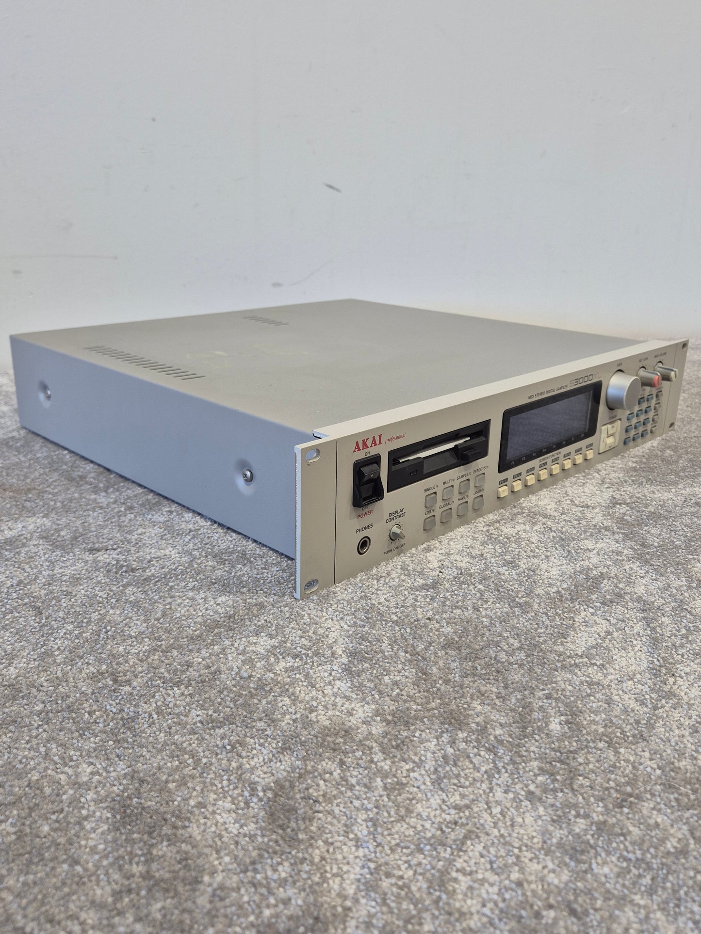 Akai S3000XL - Digital Sample-Based Subtractive Sampler