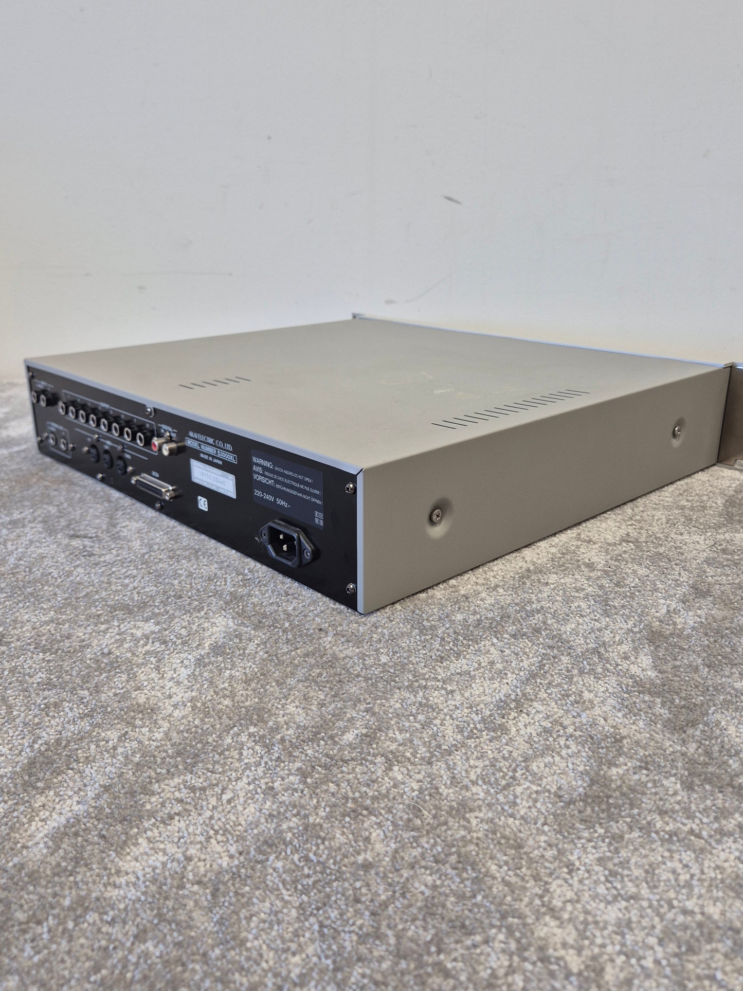 Akai S3000XL - Digital Sample-Based Subtractive Sampler