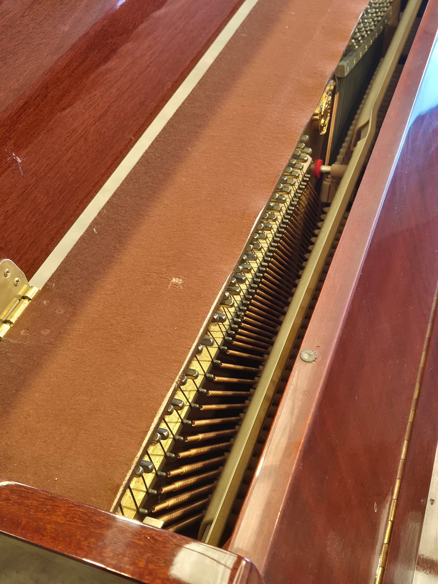 Samick SU-105 - Console Upright Piano w/ Stool - Excellent