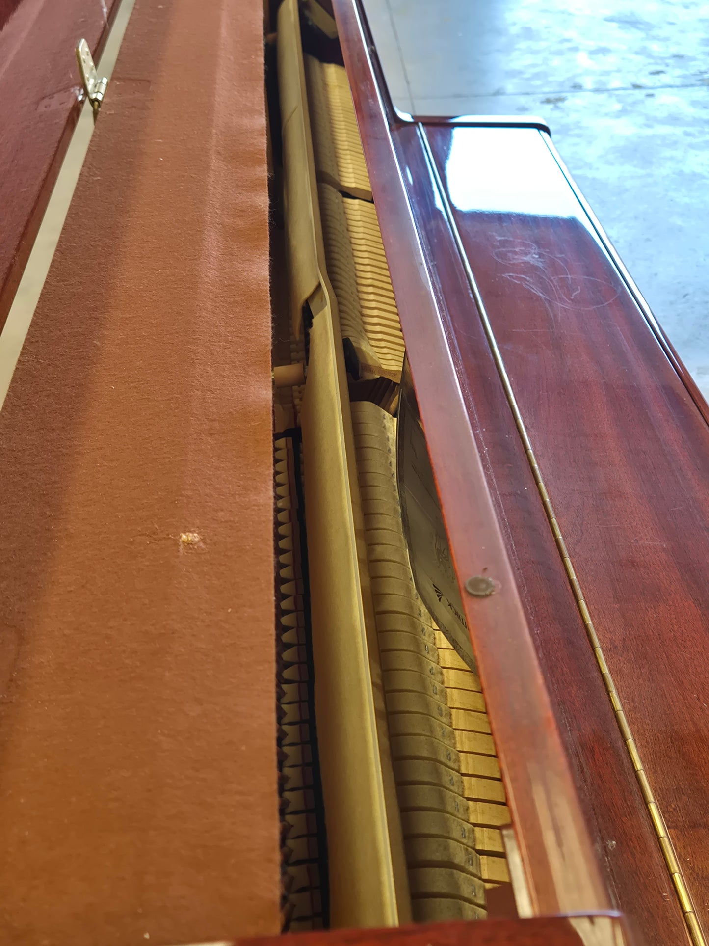Samick SU-105 - Console Upright Piano w/ Stool - Excellent