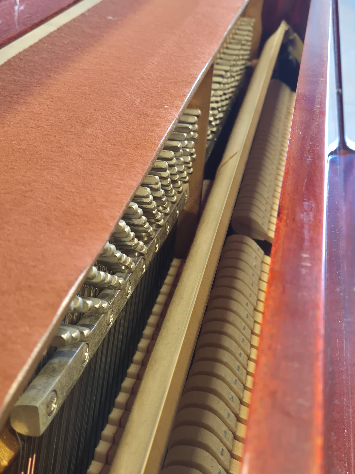 Samick SU-105 - Console Upright Piano w/ Stool - Excellent