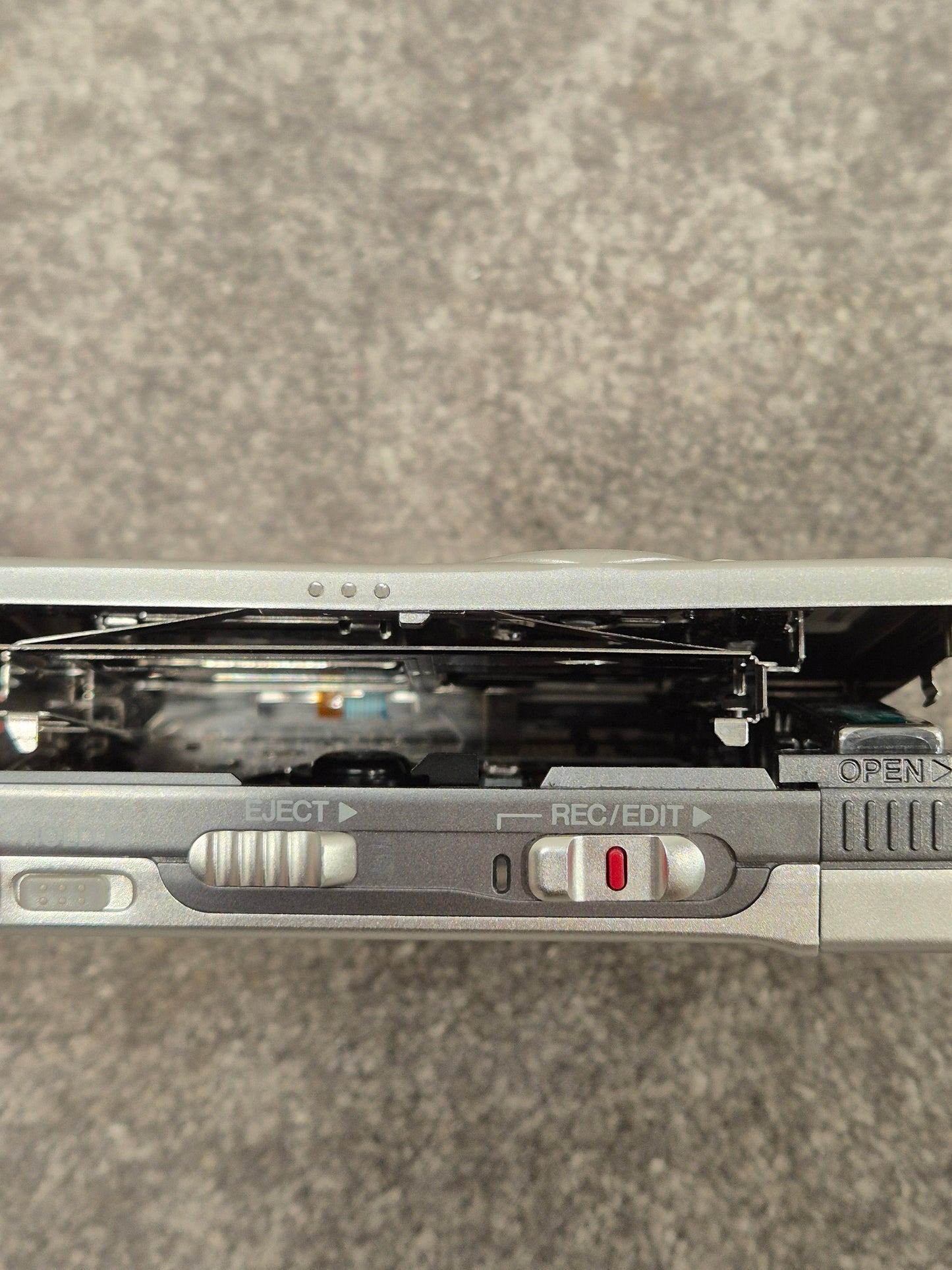 Aiwa AM-F65 - Portable MiniDisc Recorder (Read Description)