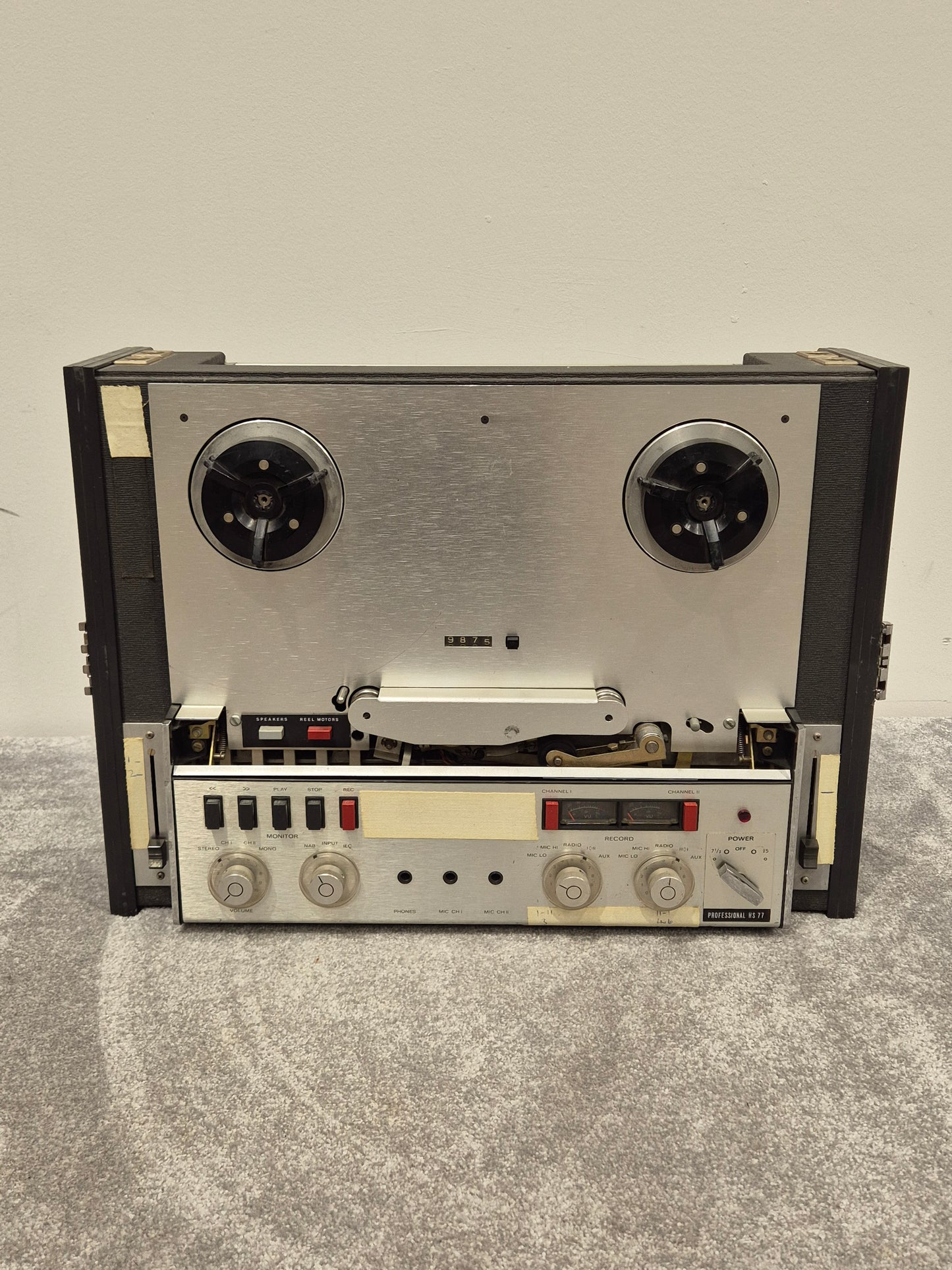 Revox HS77 Reel-to-Reel Tape Recorder - High-Quality Audio, Durable Design - Good w/ Hard Case