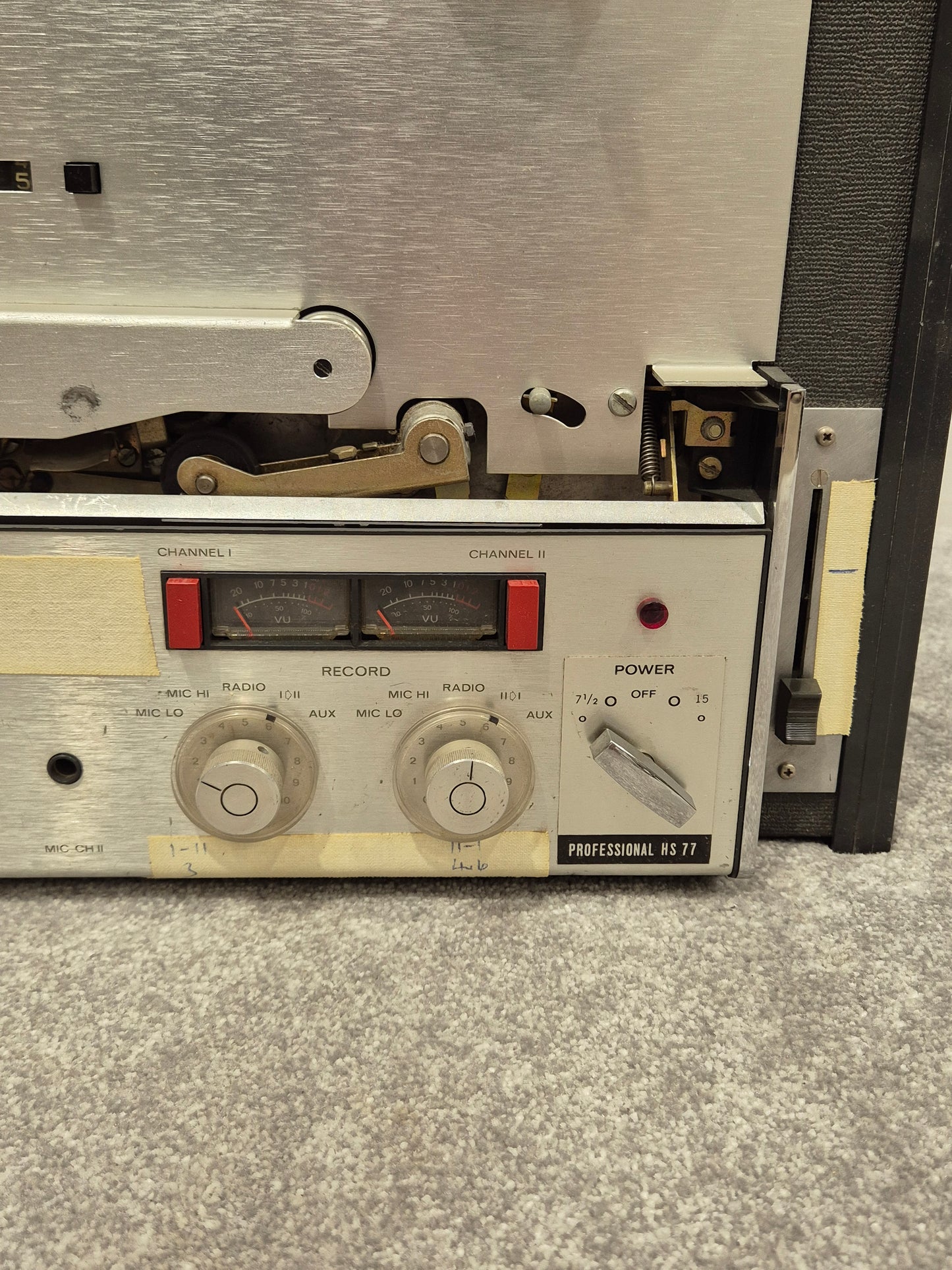 Revox HS77 Reel-to-Reel Tape Recorder - High-Quality Audio, Durable Design - Good w/ Hard Case