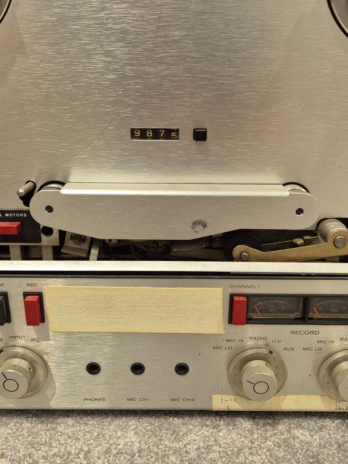 Revox HS77 Reel-to-Reel Tape Recorder - High-Quality Audio, Durable Design - Good w/ Hard Case