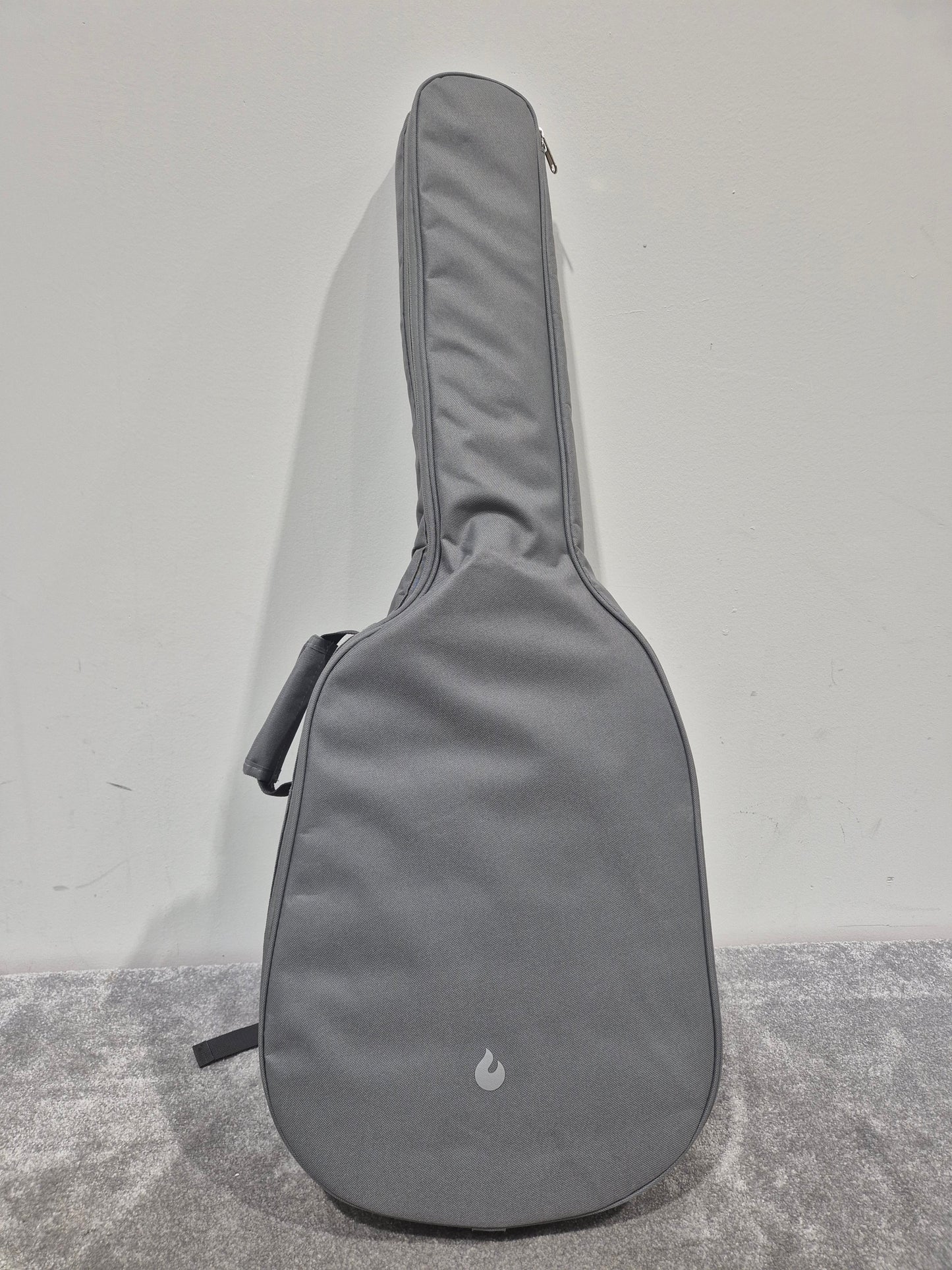 Lava ME 3 – White Smart Carbon Fiber Guitar – Excellent w/ Soft Gig Bag, New Strings & USB-C Cable