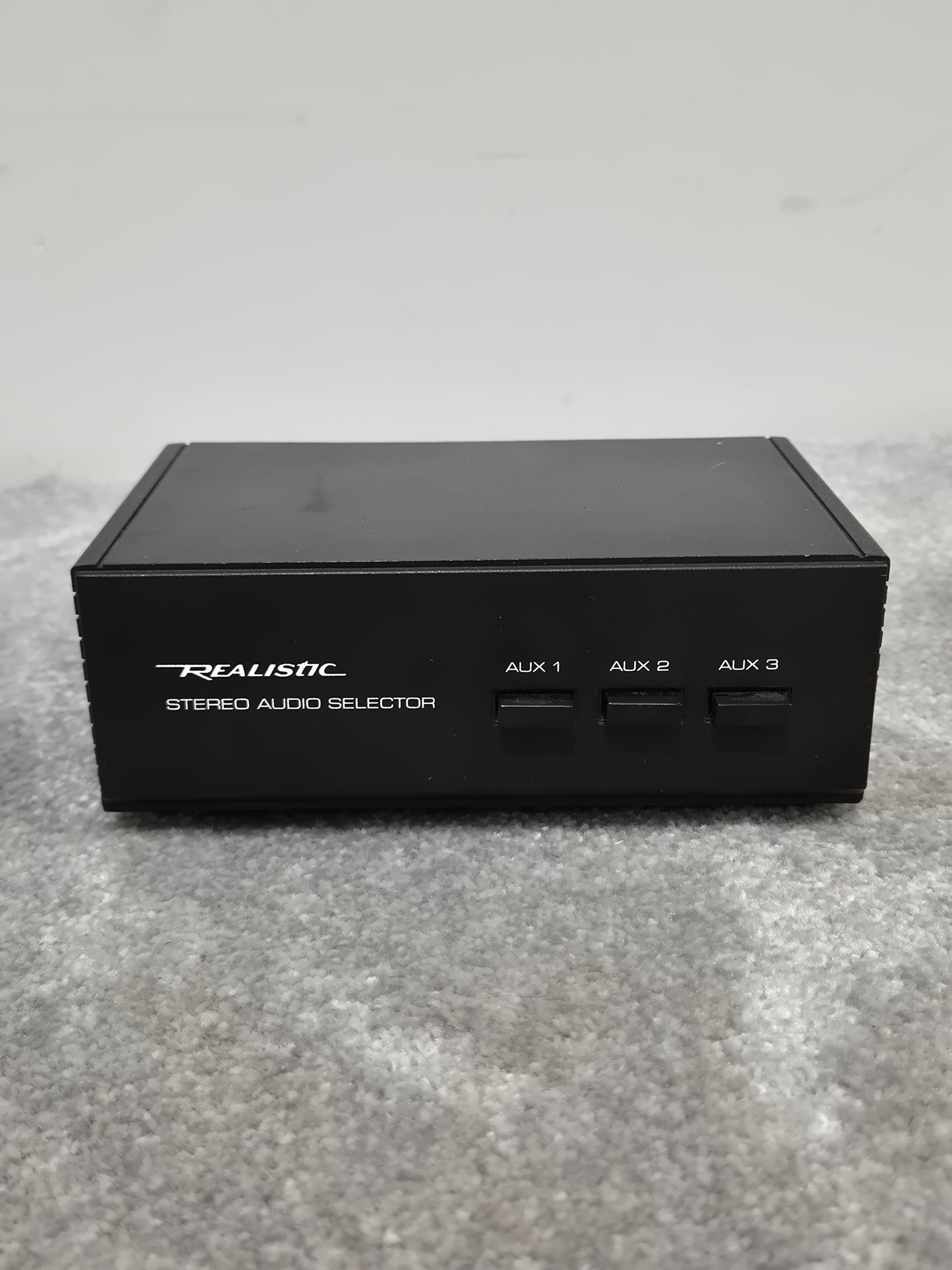 Realistic Stereo Audio Selector - Digital-to-Analog Converter - Excellent