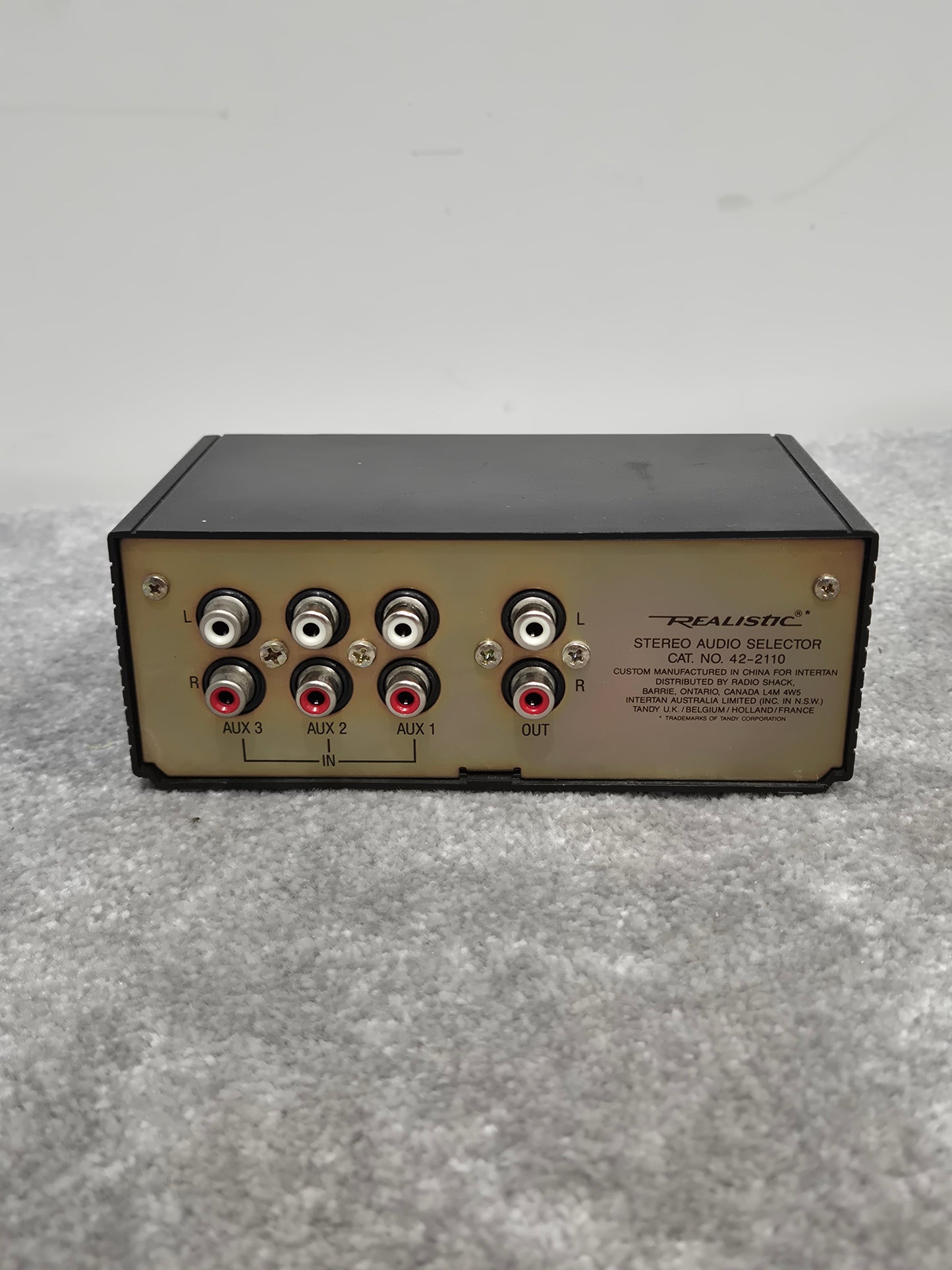 Realistic Stereo Audio Selector - Digital-to-Analog Converter - Excellent