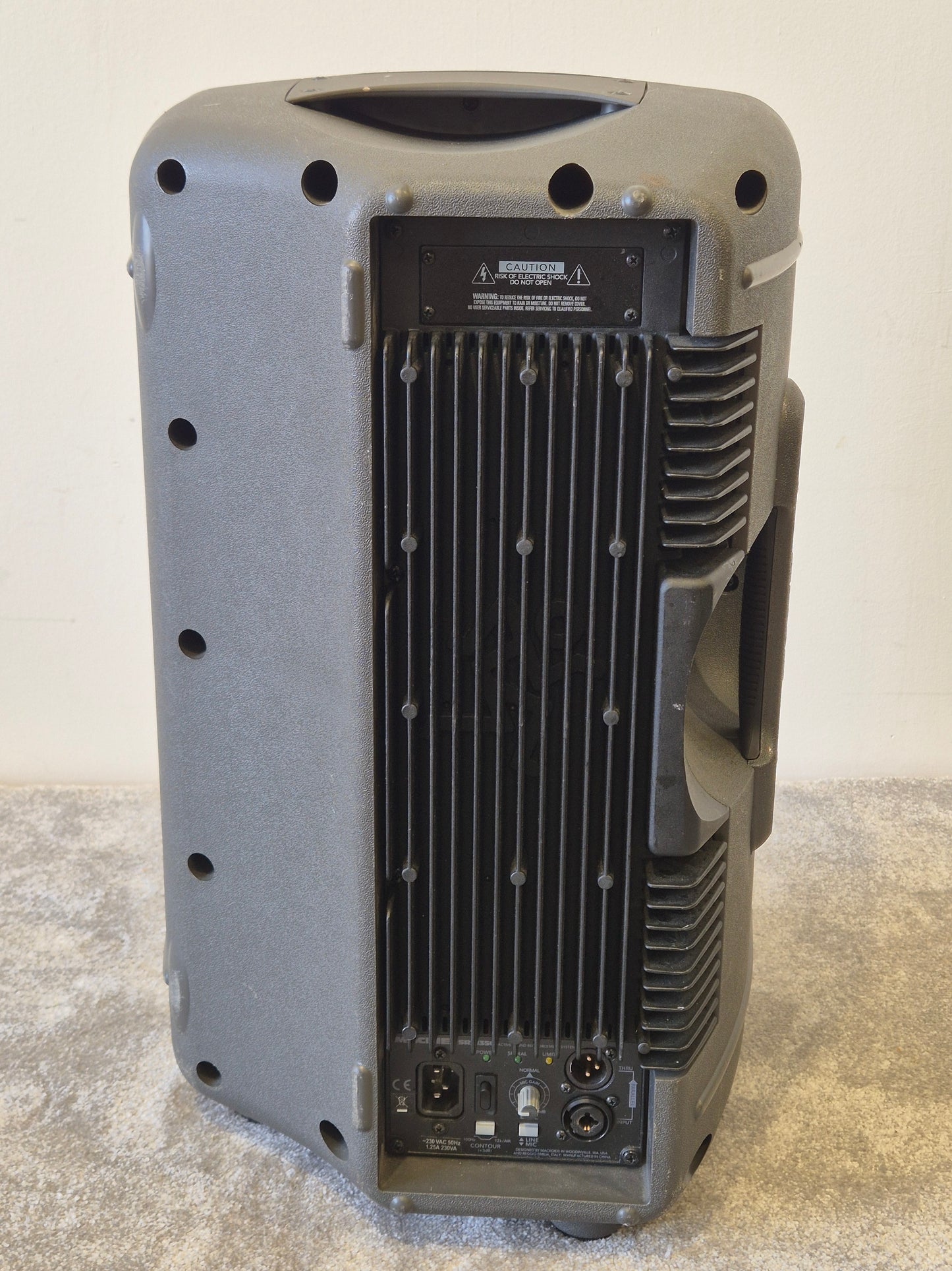 Mackie SRM350 - Active PA Speaker w/ Mackie Soft Bag - Very Good