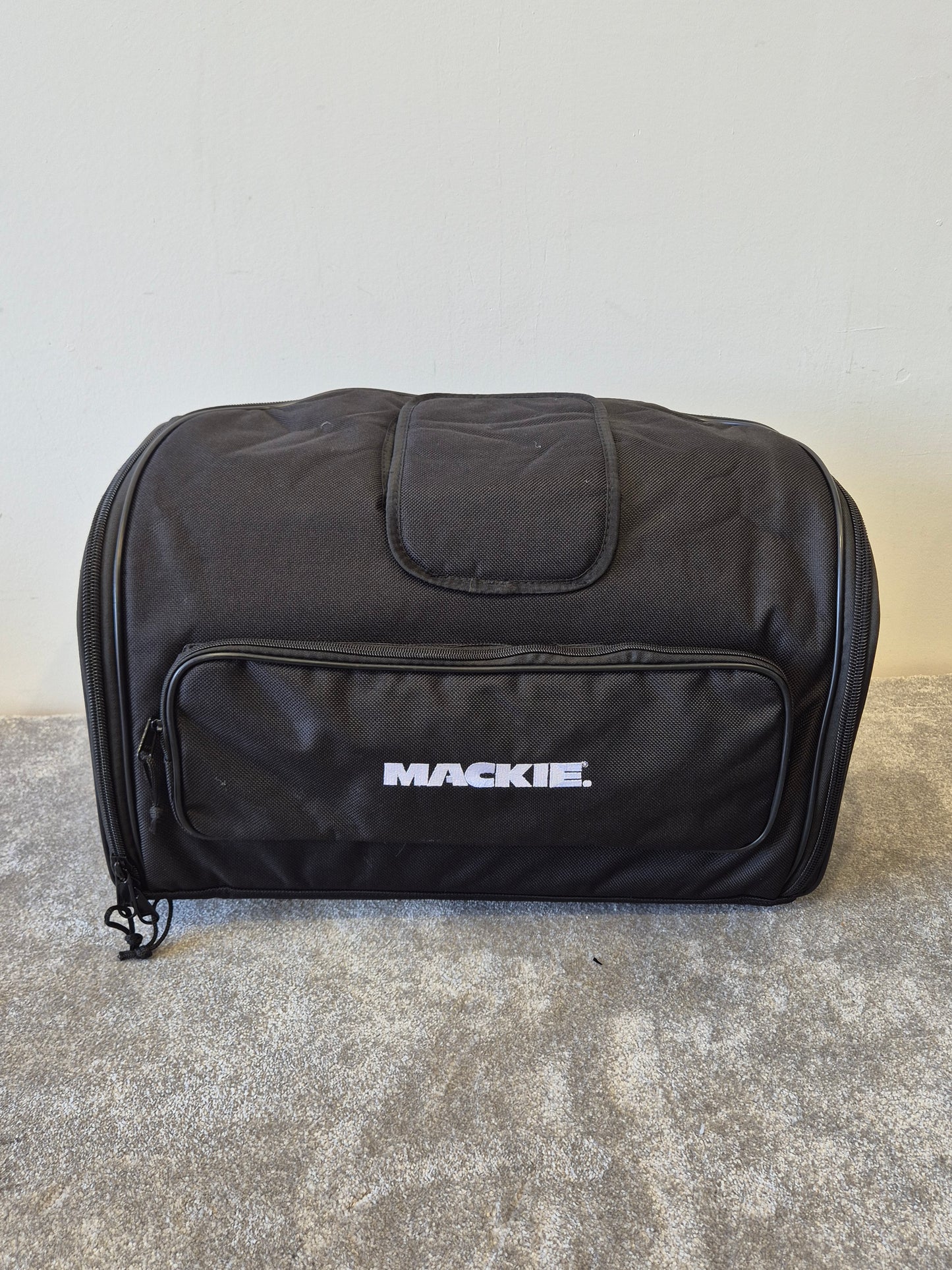 Mackie SRM350 - Active PA Speaker w/ Mackie Soft Bag - Very Good