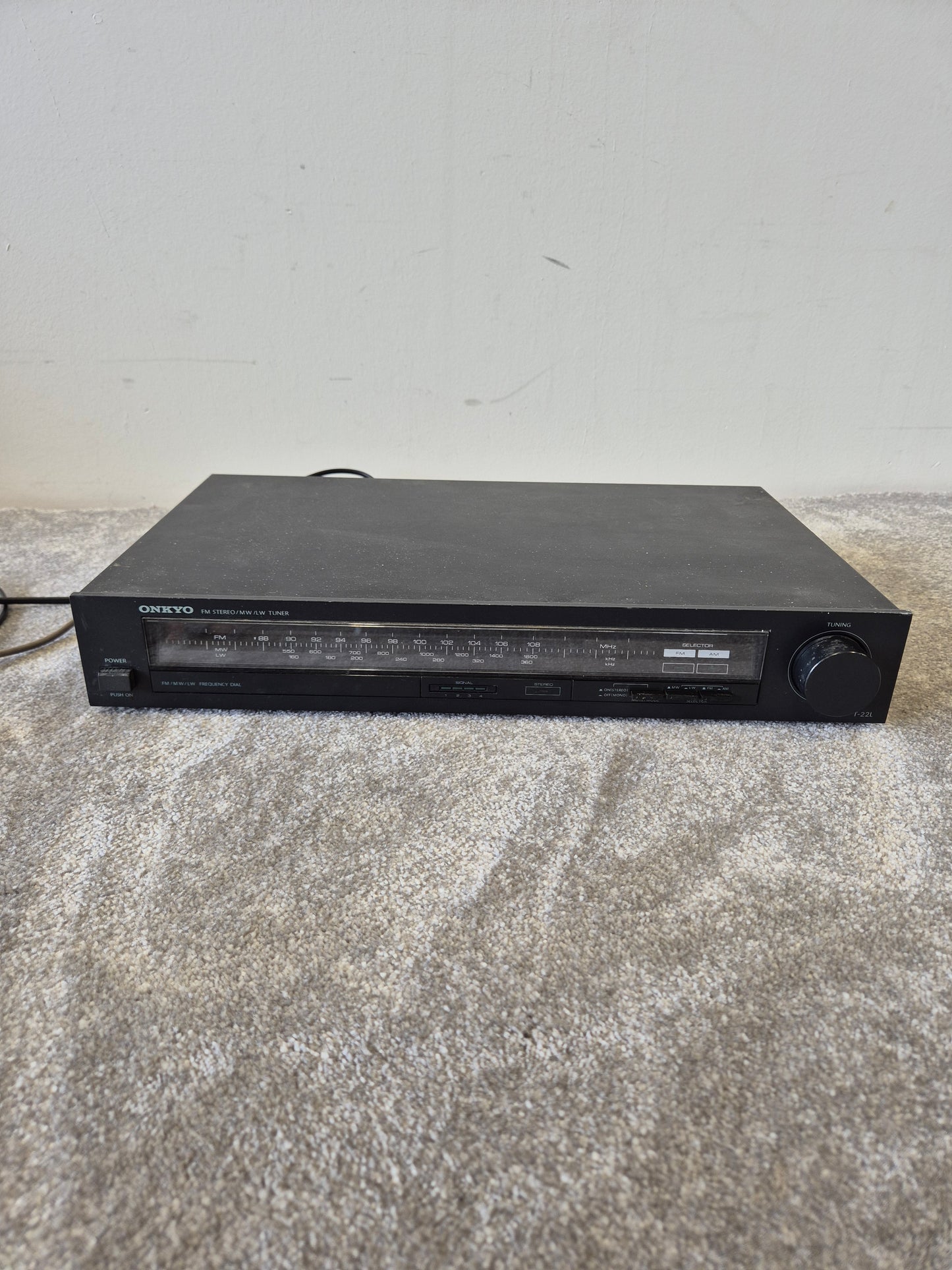 Onkyo T-22L- Vintage FM/MW/LW Stereo Tuner (Read Description)