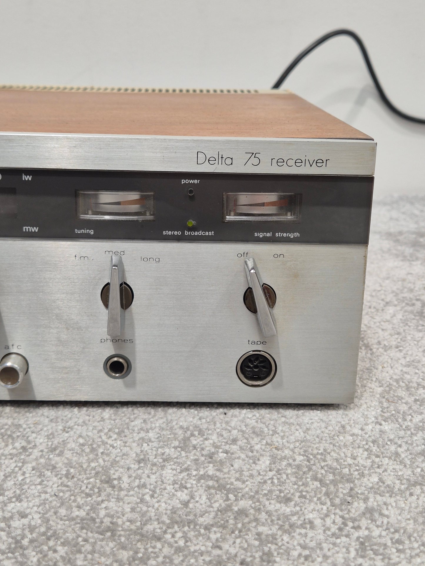 Leak Delta 75 Receiver - Vintage Stereo Receiver (Spares or Repairs)