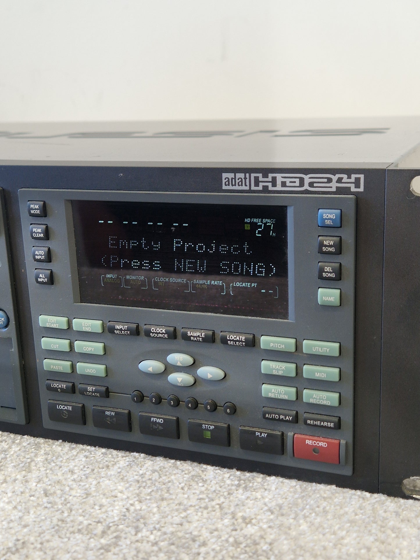 Alesis ADAT HD24 24-Track Hard Disk Recorder – Very Good Condition, High-Resolution Audio, Dual Drive Bays