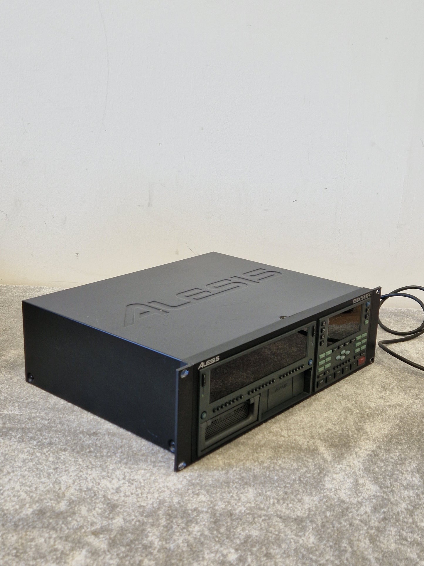 Alesis ADAT HD24 24-Track Hard Disk Recorder – Very Good Condition, High-Resolution Audio, Dual Drive Bays