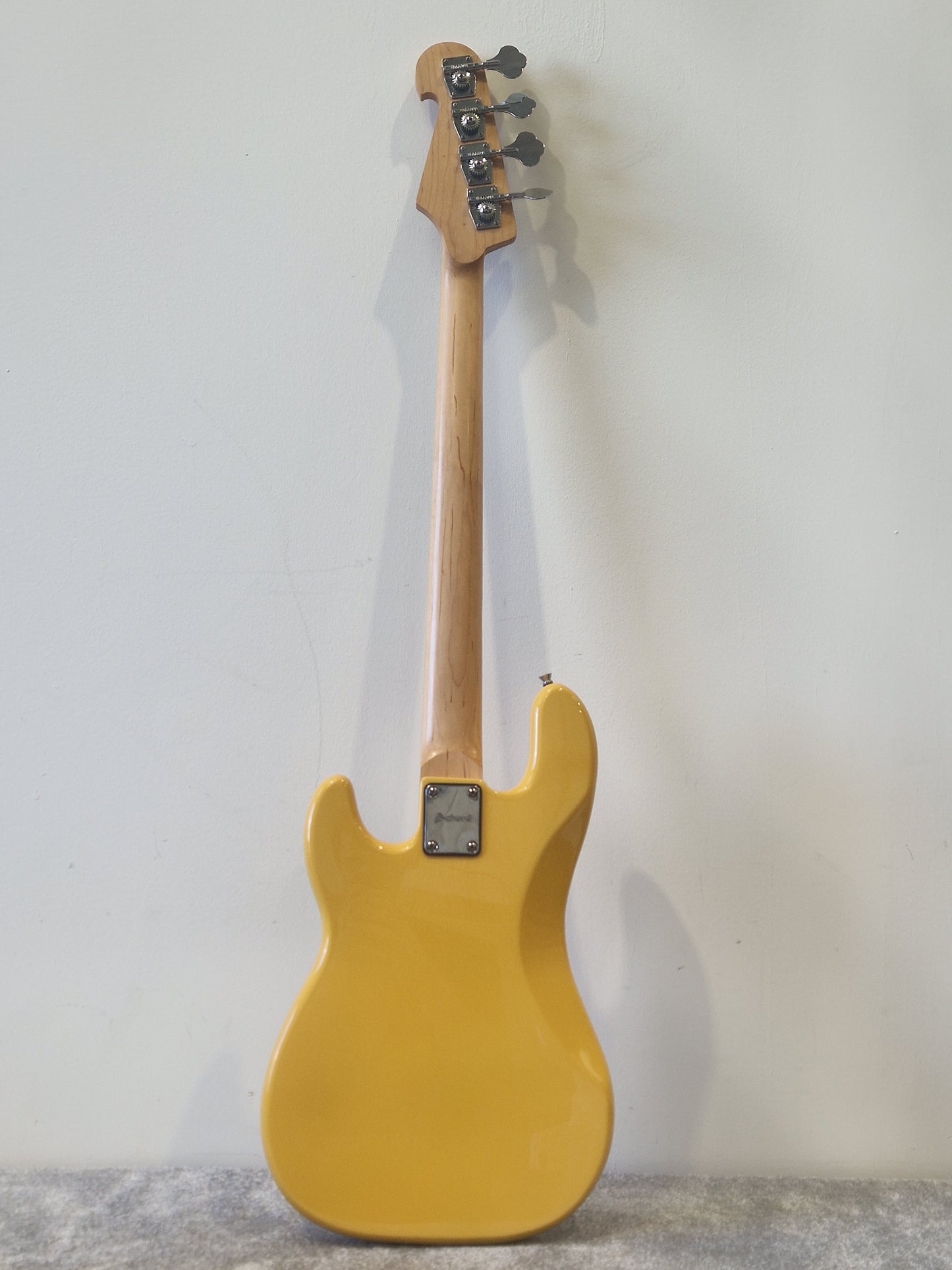 Chord 4 String Bass Guitar – Classic P Bass Design, Reliable Hardware- Excellent