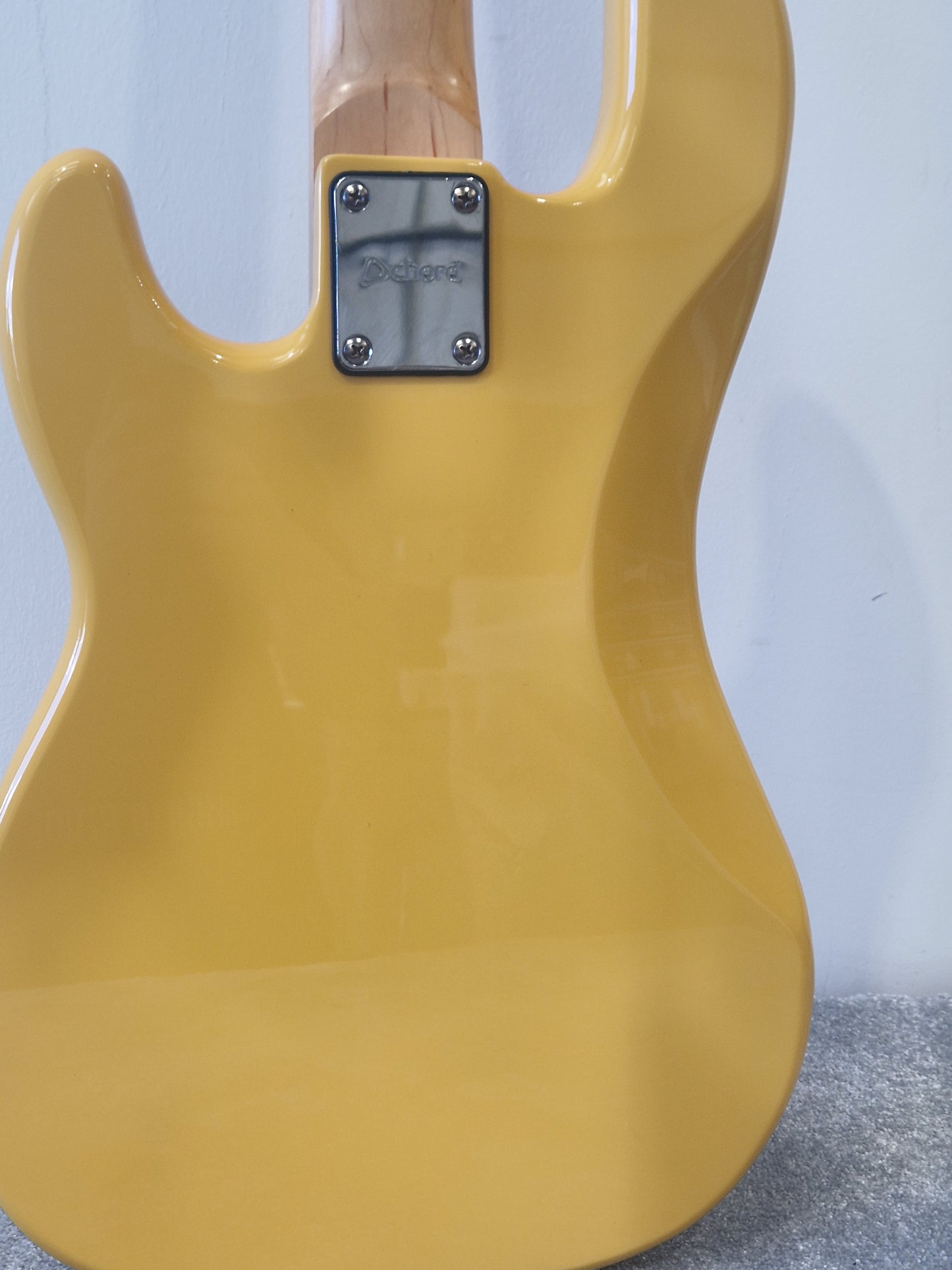 Chord 4 String Bass Guitar – Classic P Bass Design, Reliable Hardware- Excellent