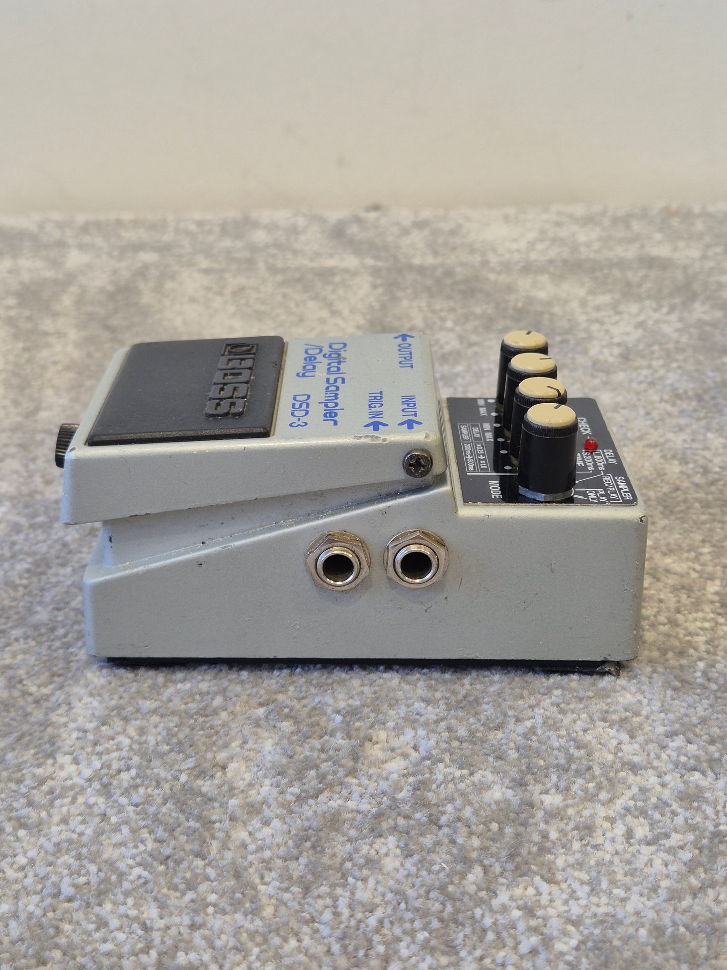 BOSS DSD-3 Digital Sampler/Delay Pedal – Guitar Effects Pedal – Good Condition