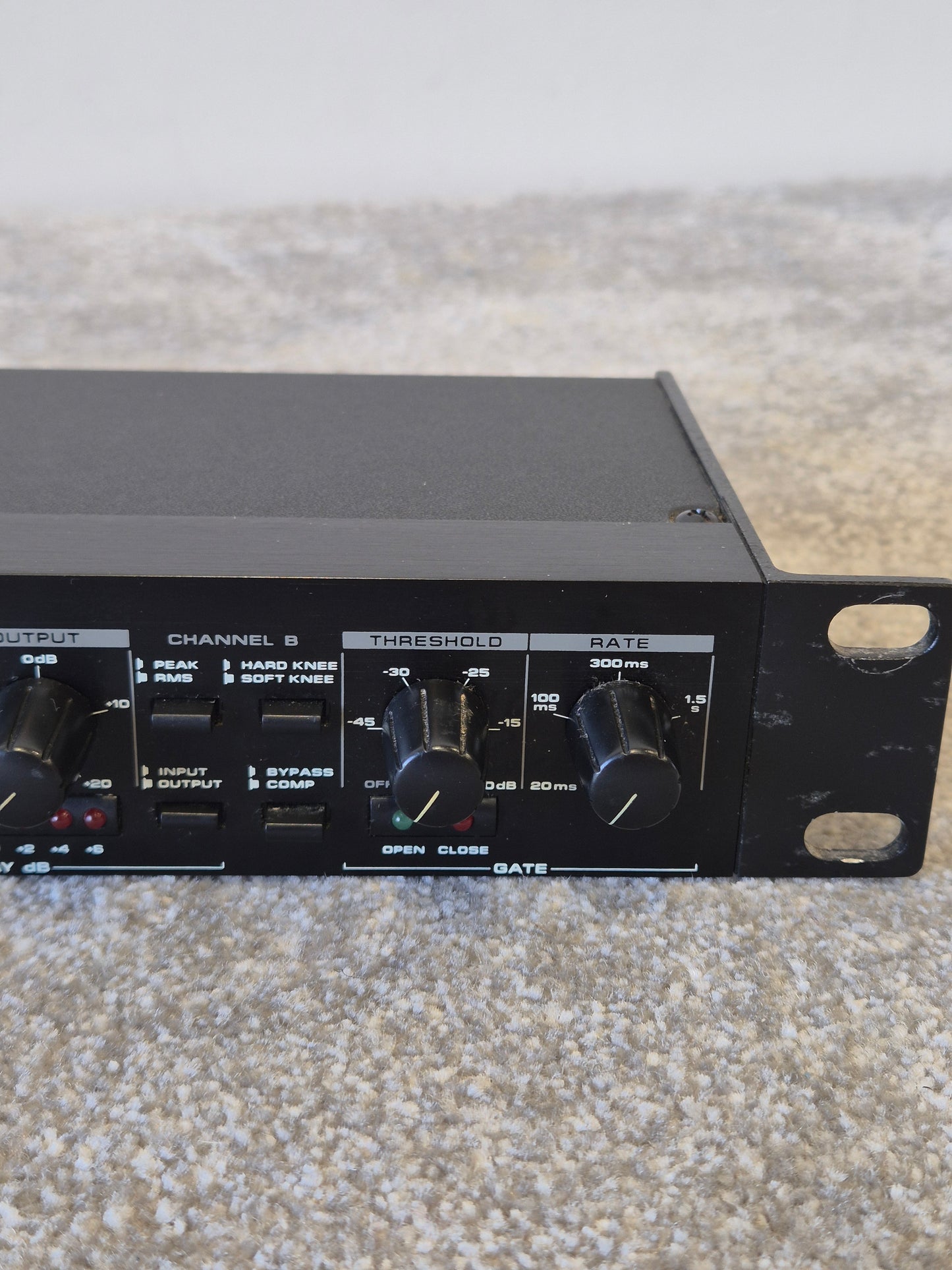 Alesis 3630 Compressor - Dual-Channel Compressor/Limiter w/ Original Box