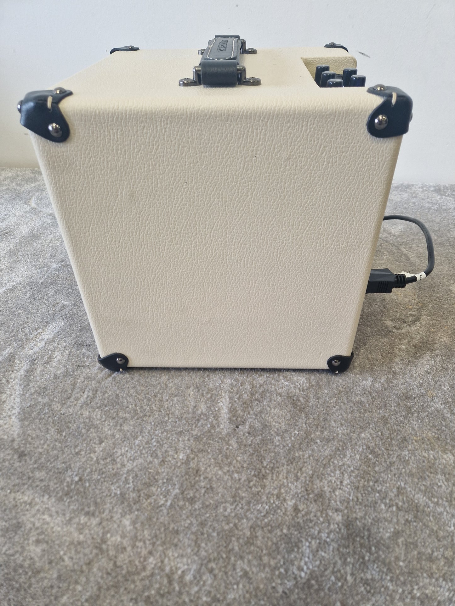 DV Mark Little Jazz 1x8" Combo Amp – Compact, Clean Tone for Jazz Guitar - Excellent