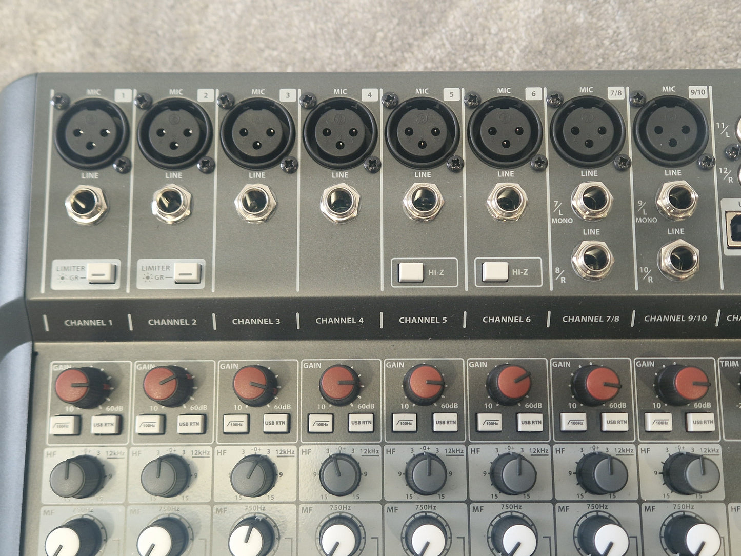 Soundcraft Signature MT12 Analog Mixer w/ Gator Gig Bag – 12 Channels, Built-In FX - Mint