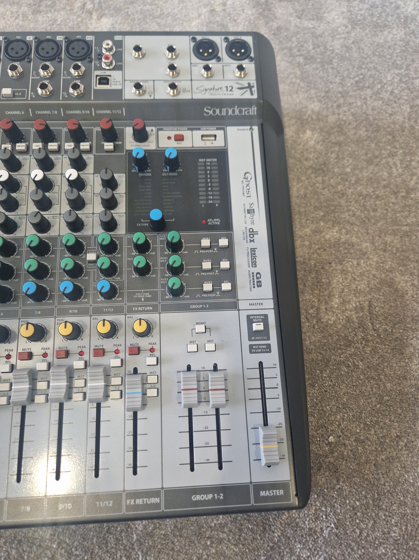 Soundcraft Signature MT12 Analog Mixer w/ Gator Gig Bag – 12 Channels, Built-In FX - Mint