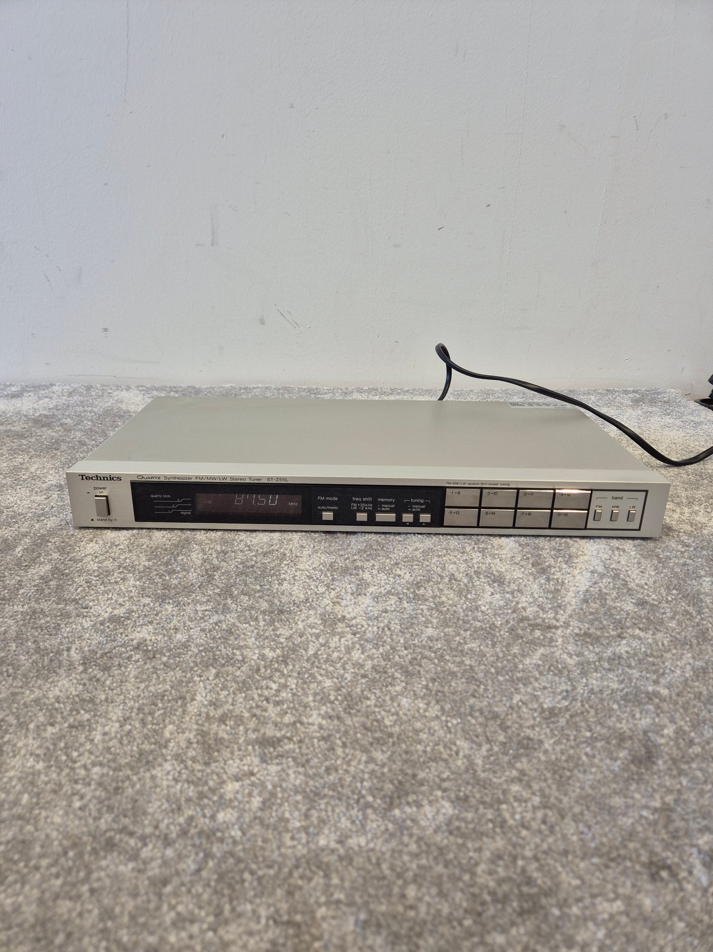 Technics ST-Z55L Quartz Synthesizer FM/MW/LW Stereo Tuner w/ Original Box – Very Good
