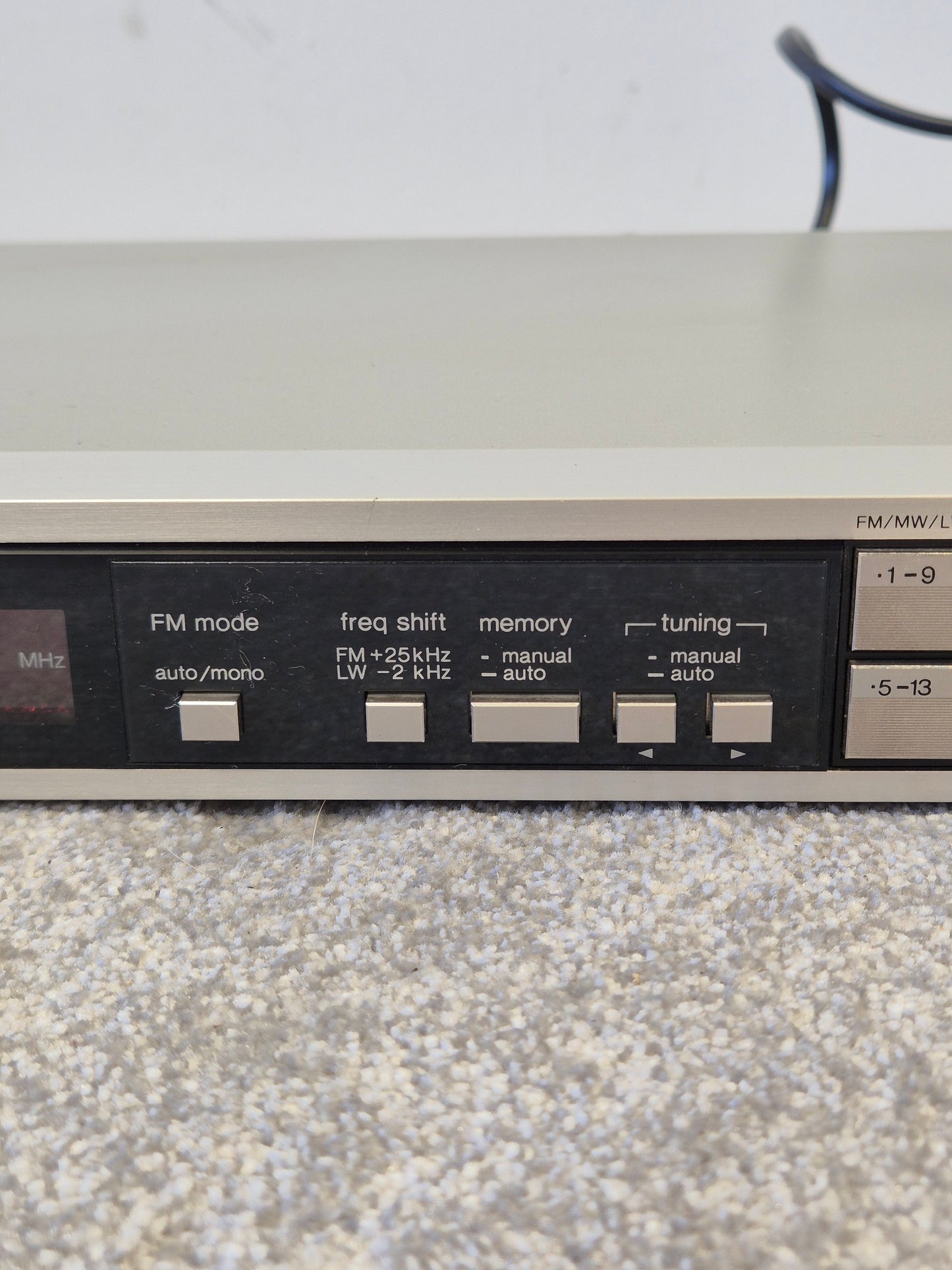 Technics ST-Z55L Quartz Synthesizer FM/MW/LW Stereo Tuner w/ Original Box – Very Good