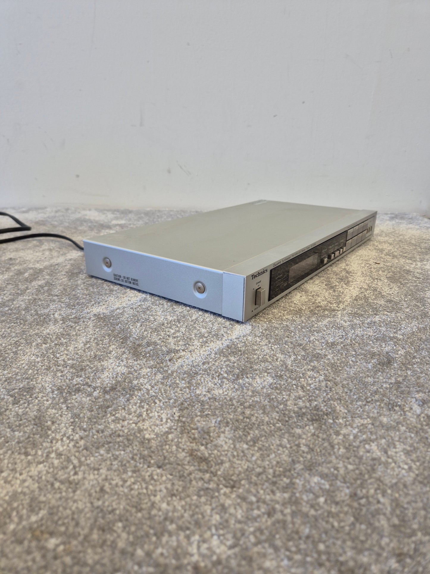 Technics ST-Z55L Quartz Synthesizer FM/MW/LW Stereo Tuner w/ Original Box – Very Good