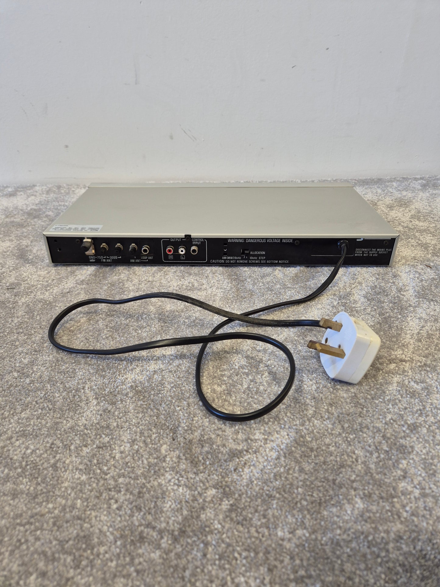 Technics ST-Z55L Quartz Synthesizer FM/MW/LW Stereo Tuner w/ Original Box – Very Good