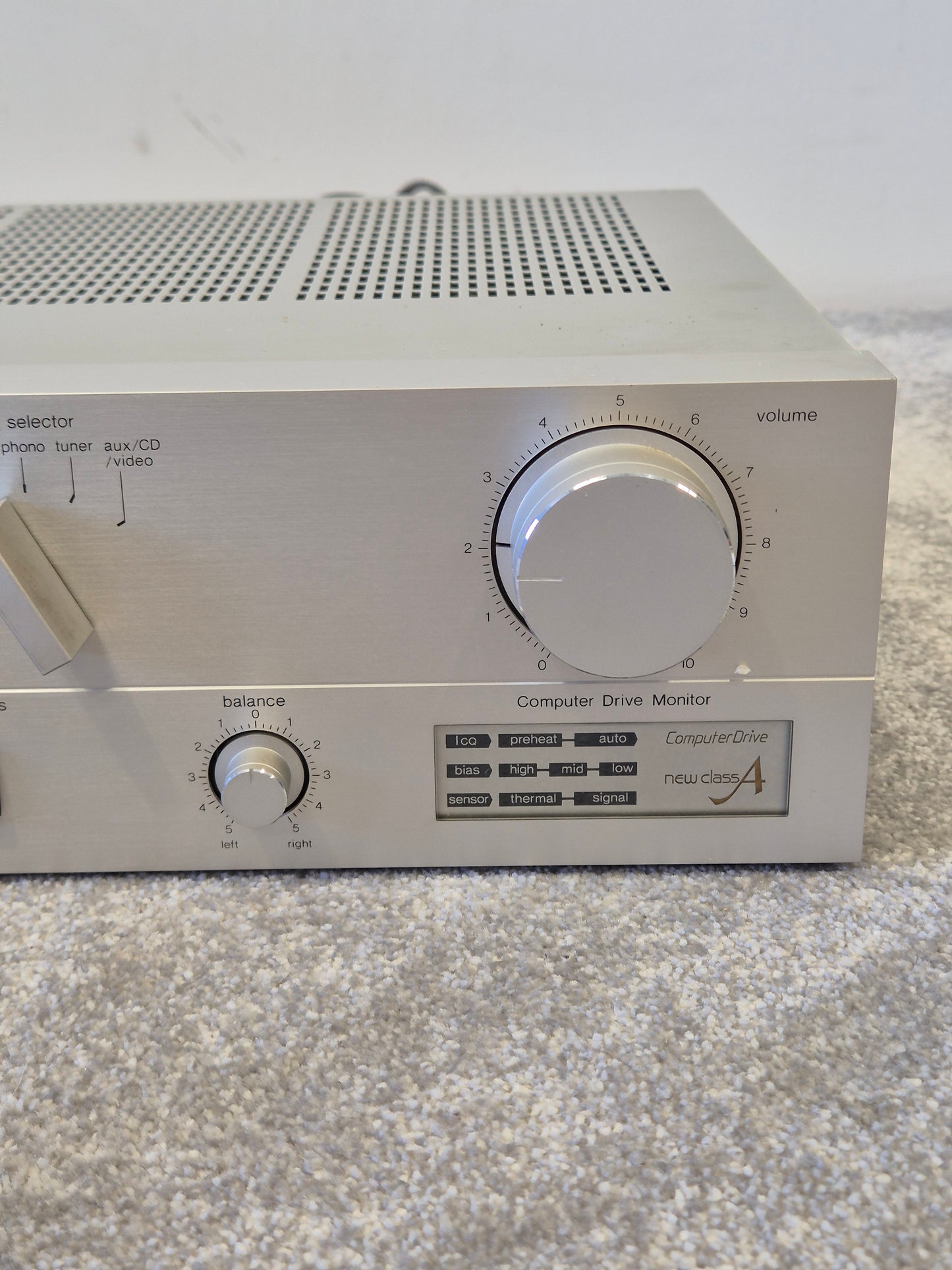 Technics SU-V303 Stereo Integrated Amplifier w/ Original Box – Very Good