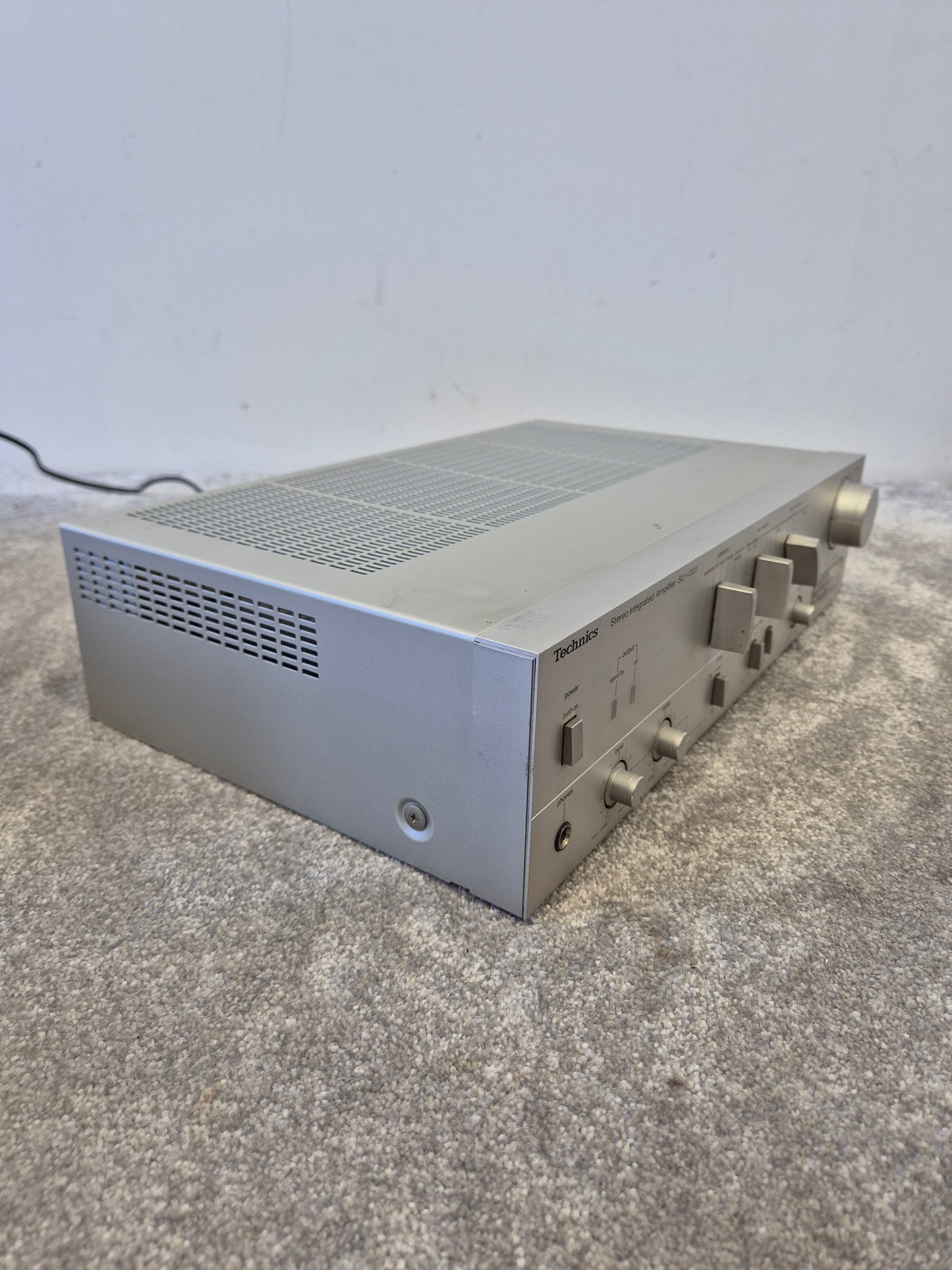 Technics SU-V303 Stereo Integrated Amplifier w/ Original Box – Very Good