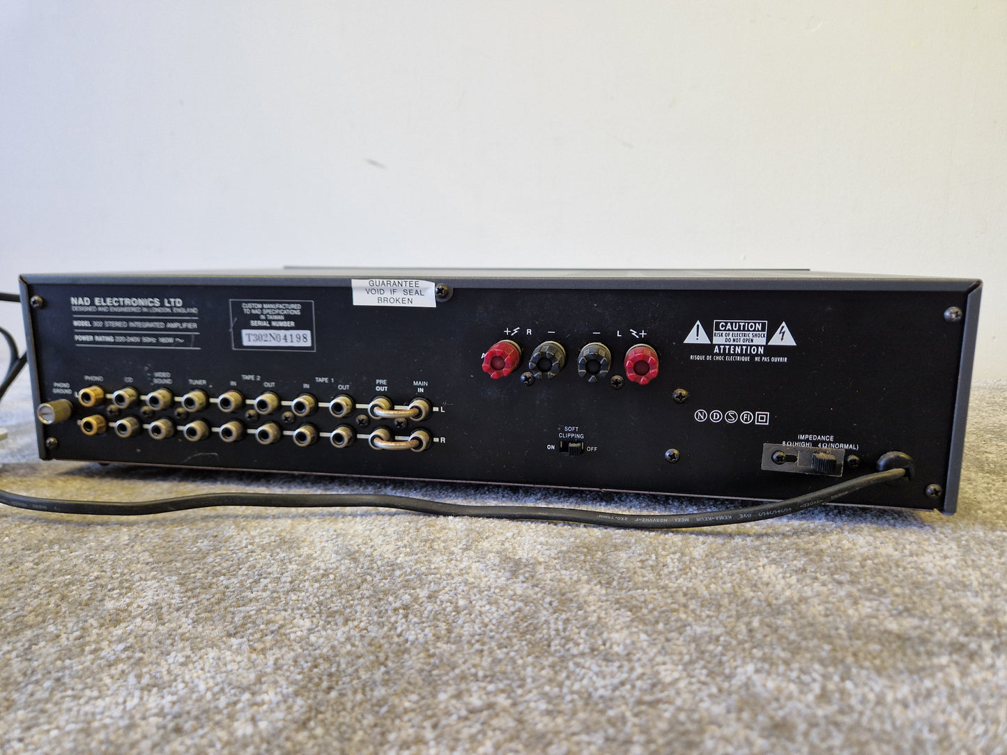 NAD 302 Stereo Integrated Amplifier – 25W Per Channel, Phono Stage, Tone Defeat – Very Good