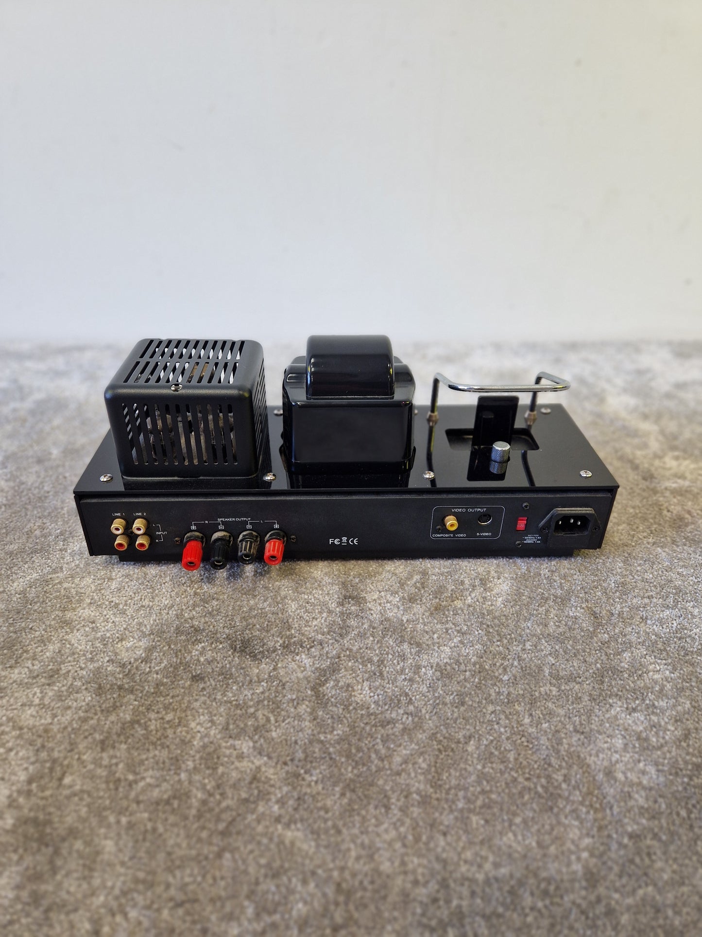 Fatman Carbon iTube Valve Amp with iPod Dock – Hybrid Tube Amplifier, Rich Analog Sound - Excellent w/ Original Box